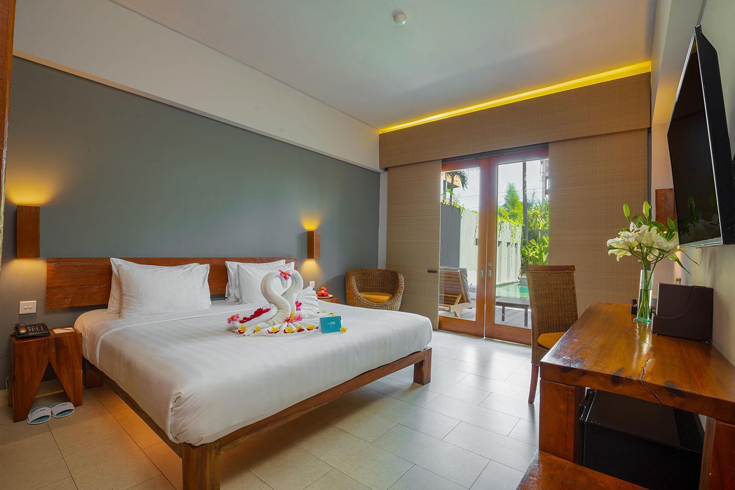 Double or Twin Cabana Plunge Pool