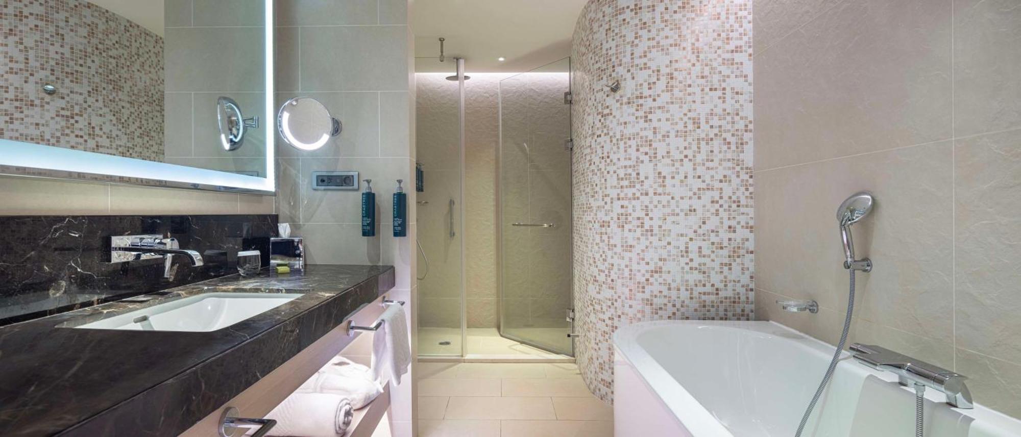 One-Bedroom Suite with Lounge Access,1542664282:JPEG