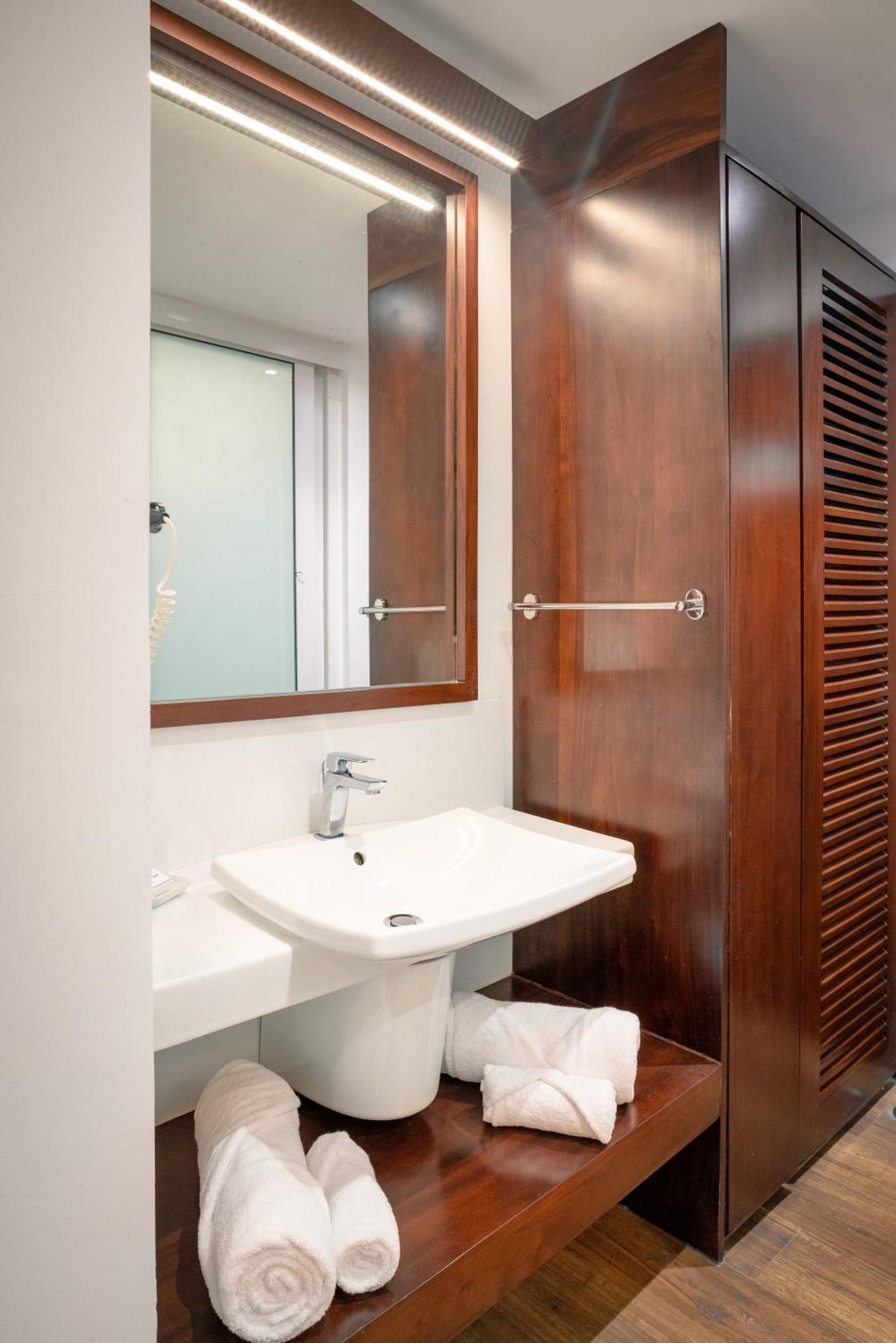 Deluxe Twin Room Balcony