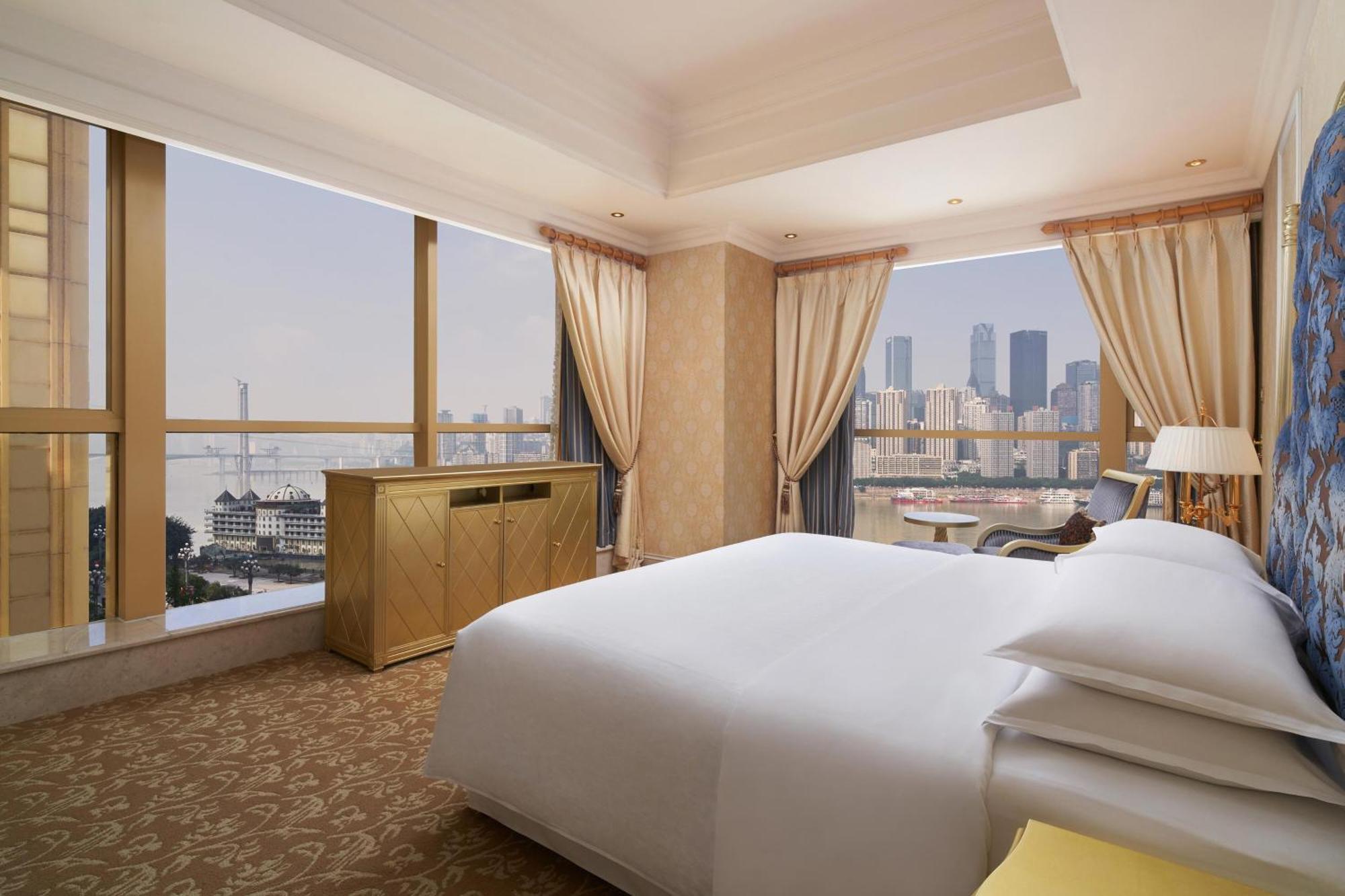Executive Suite,1543903453:JPEG