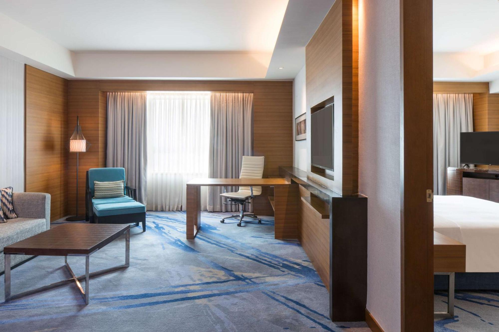 Suite Lounge access Harbor View