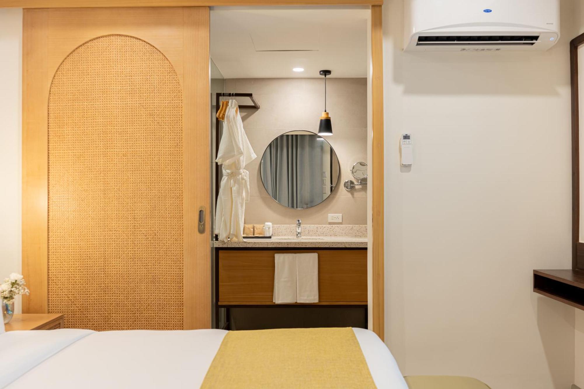 Deluxe Room (No Window),1548114253:JPEG