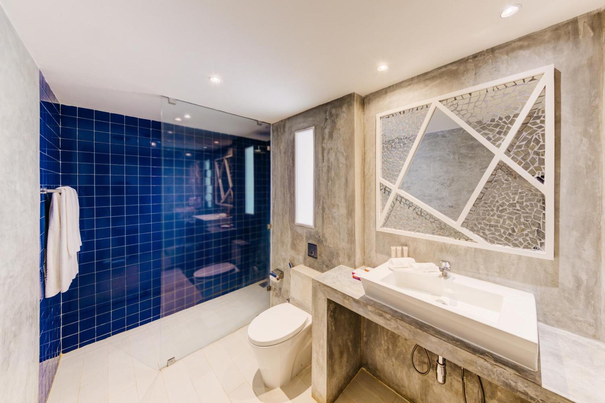 Beach Chalet King Discounts on F&B on Marine Mammal Safari on SPA,1646341428:JPEG