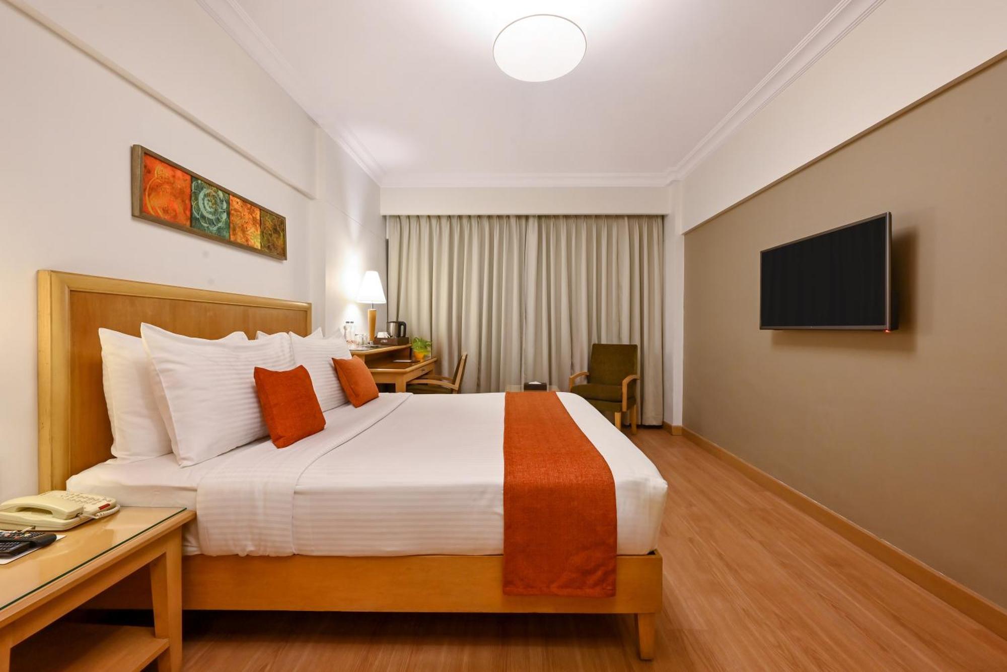 Deluxe Double Room with Complimentary Welcome Drink and 20% discount on Food and soft Beverages.,1549665535:JPEG