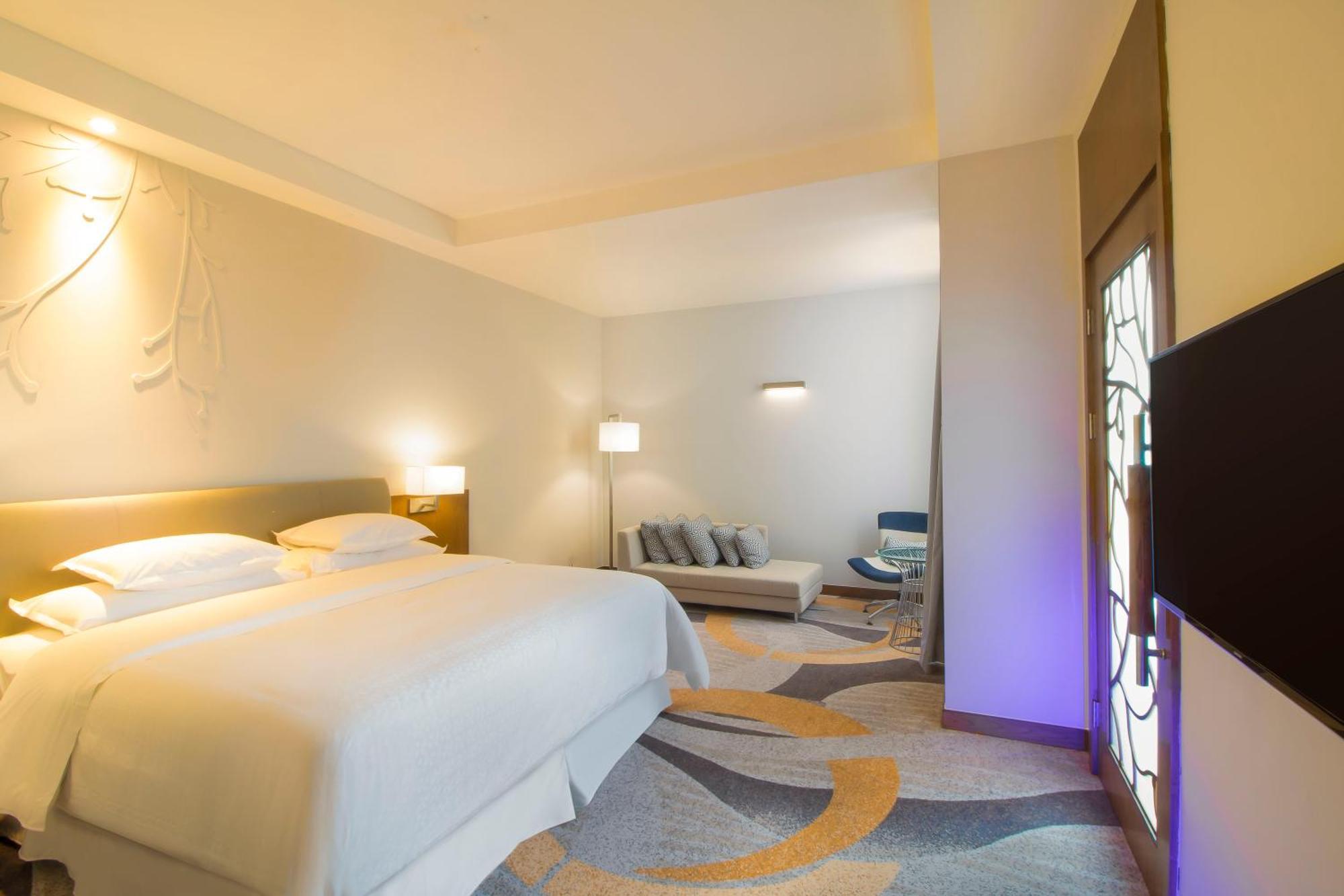 One-Bedroom Grand Suite with Sea View