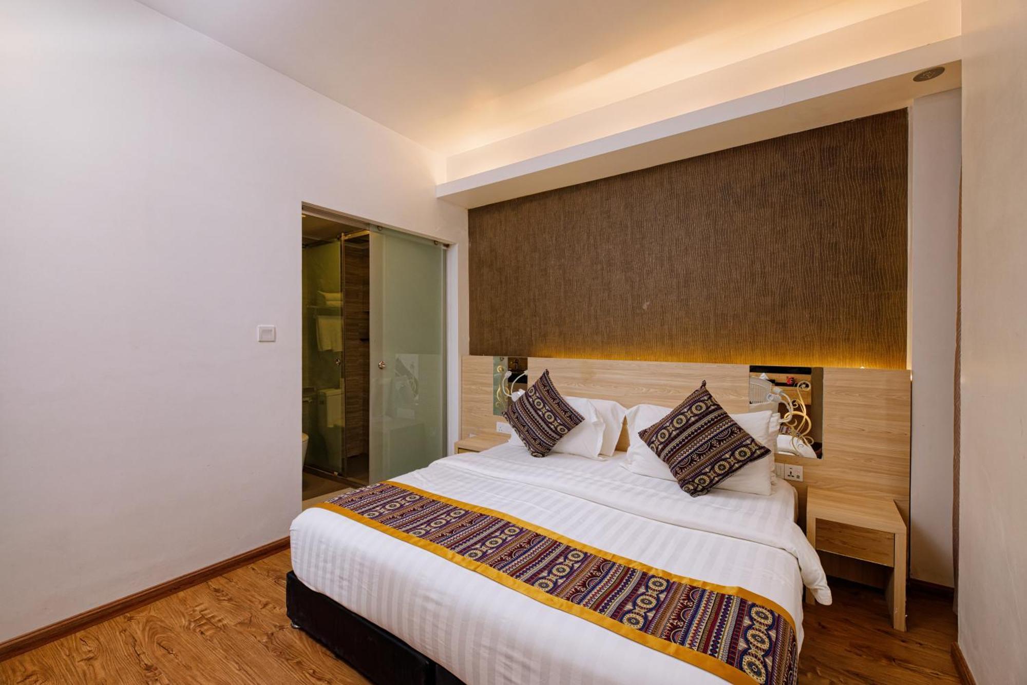 Standard Deluxe Room Excludes Window Access,1551161131:JPEG