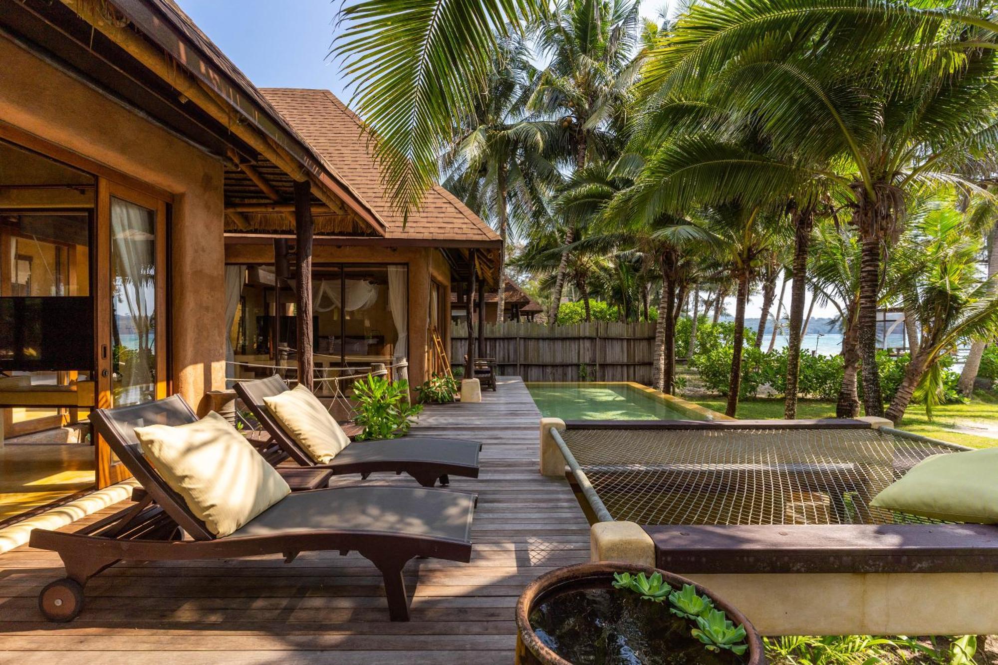 Beachfront Suite Pool Villa