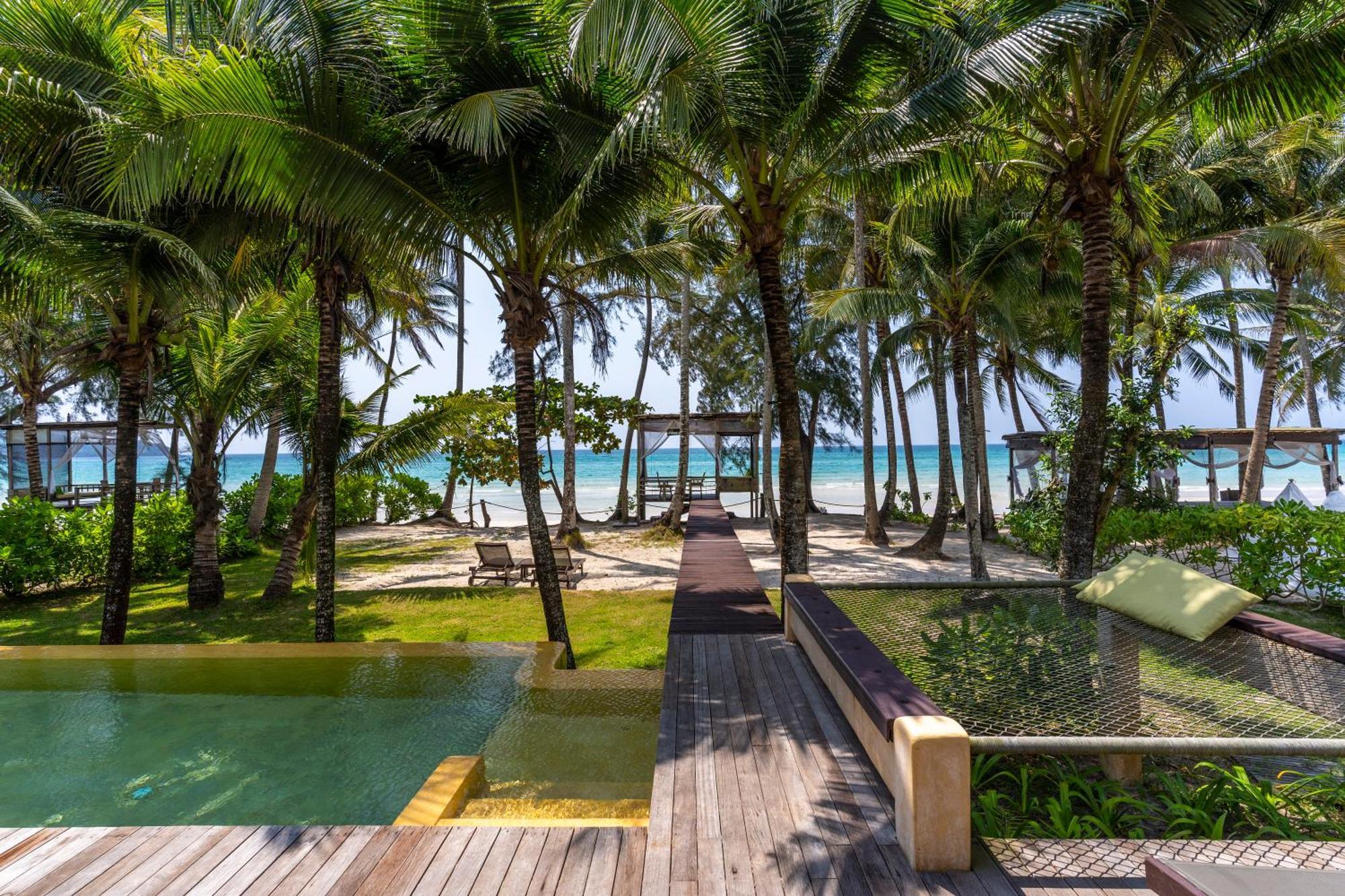 Beachfront Suite Pool Villa