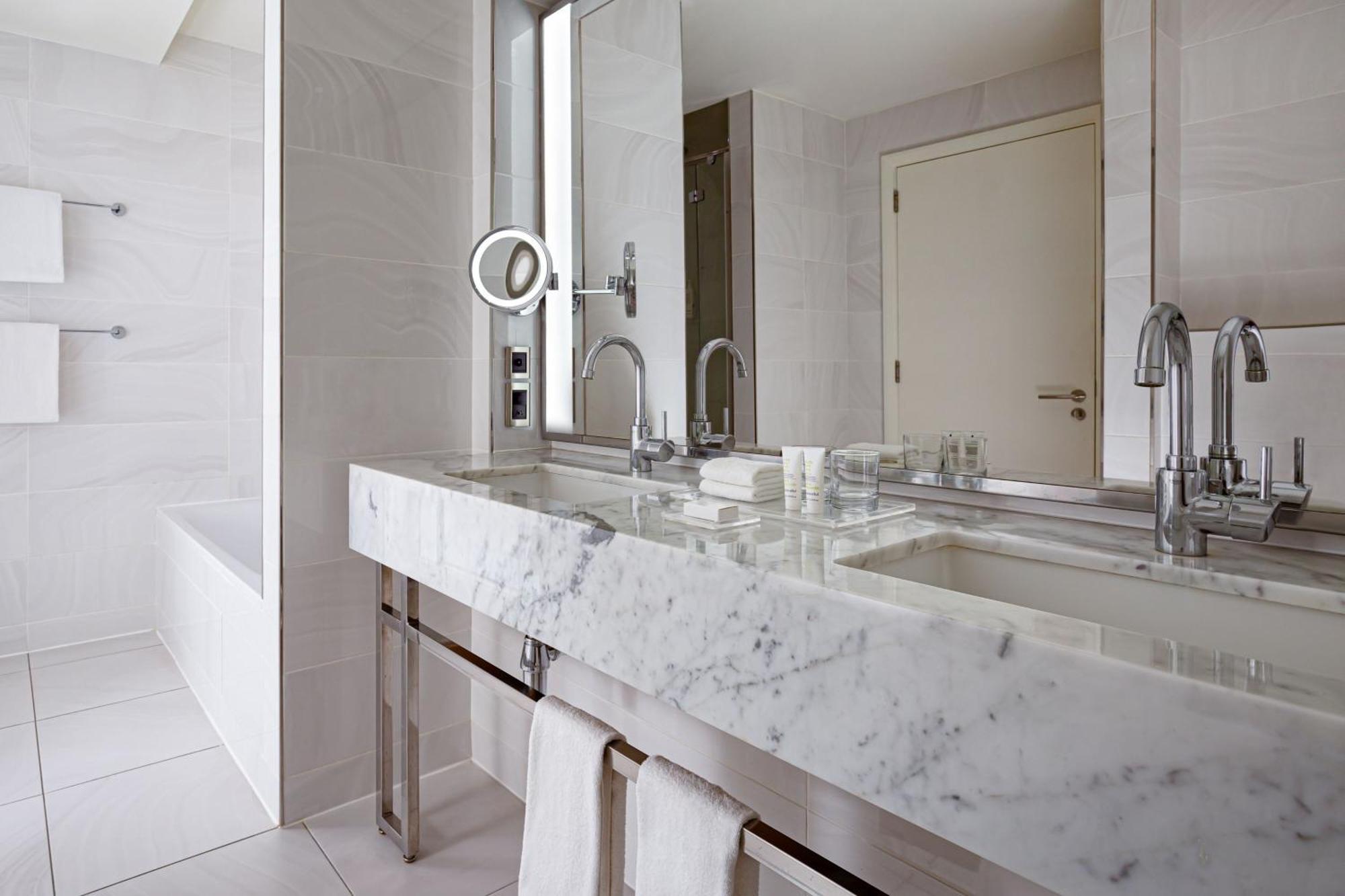 One-Bedroom Executive King Suite with Sea View - High Floor,1419292761:JPEG