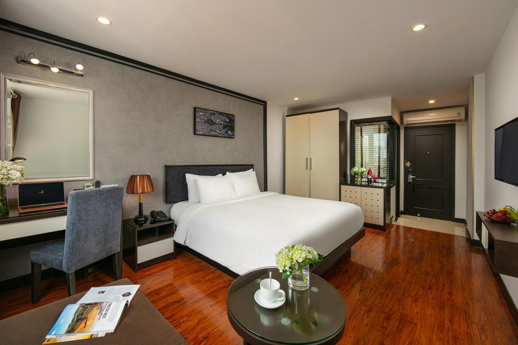 Honeymoon Suite,1556119129:JPEG