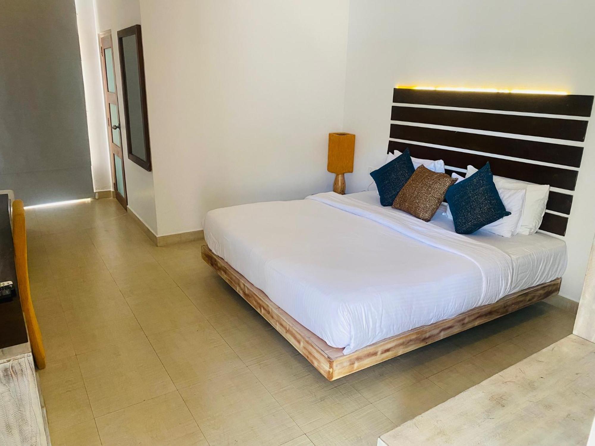 Deluxe Double Room Pool View Airport Drop-off