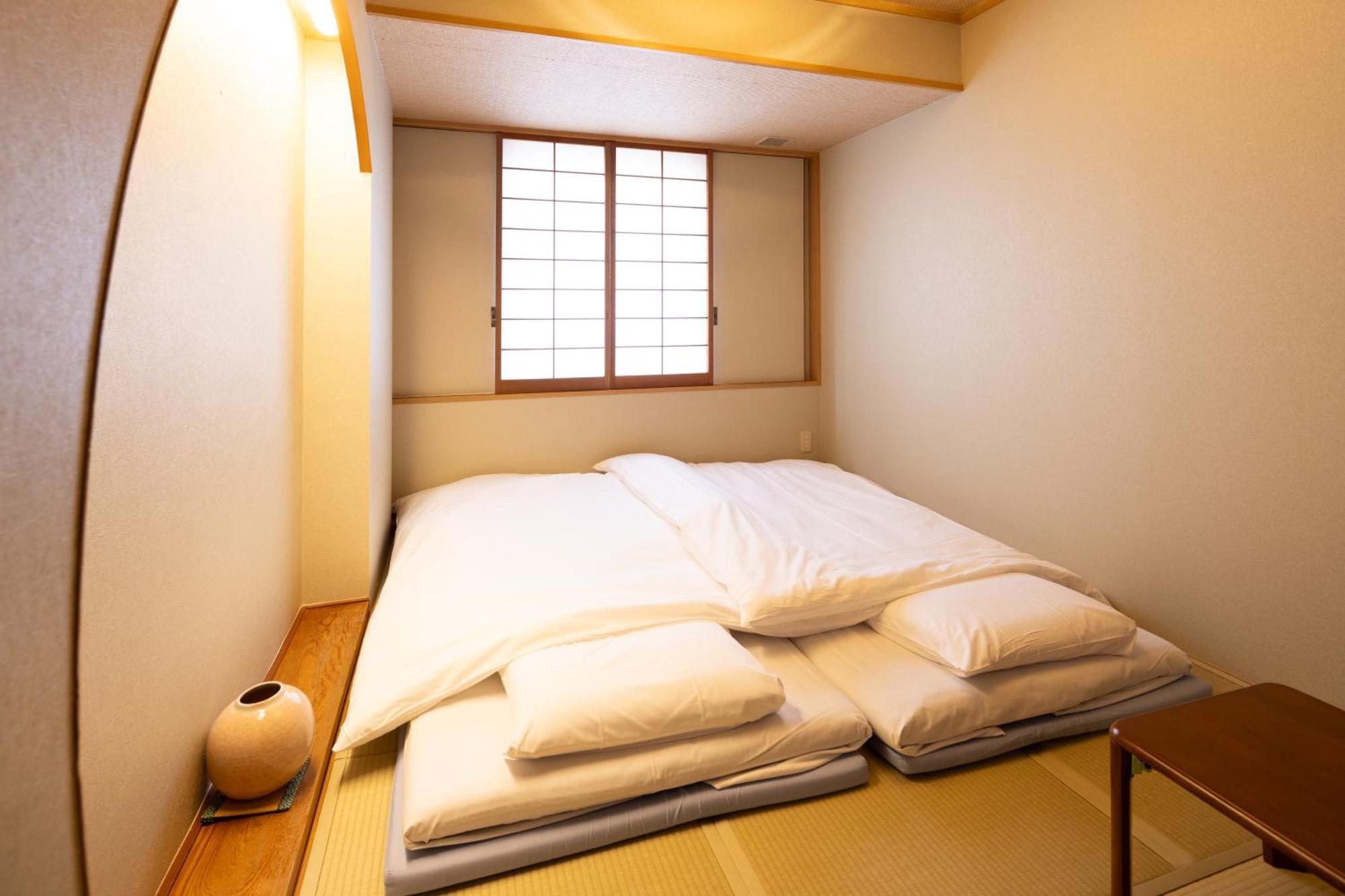 【Partly Renovated】Japanese-Style Small Twin Room SAKURA Non-Smoking No Meals