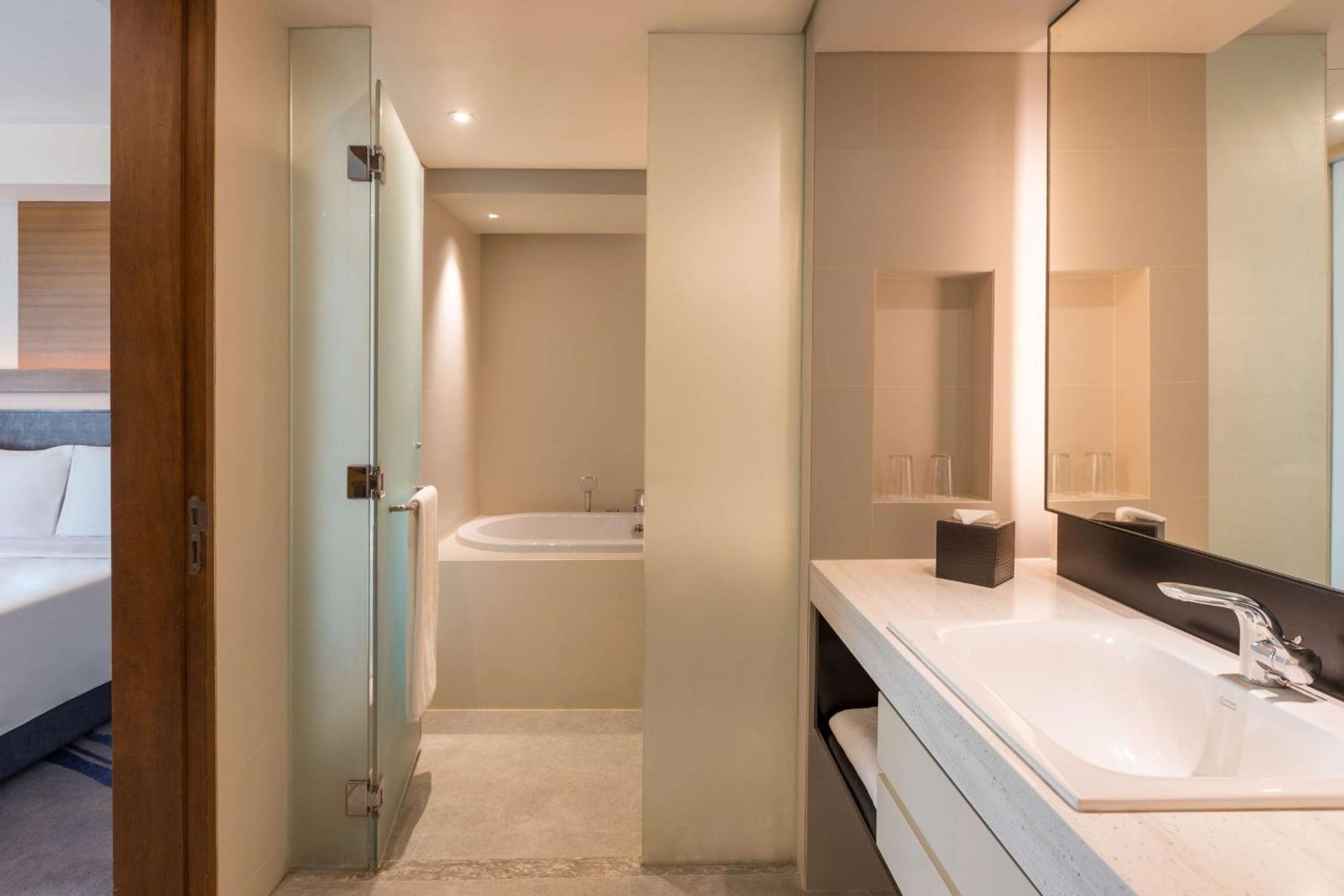 Suite with Lounge access