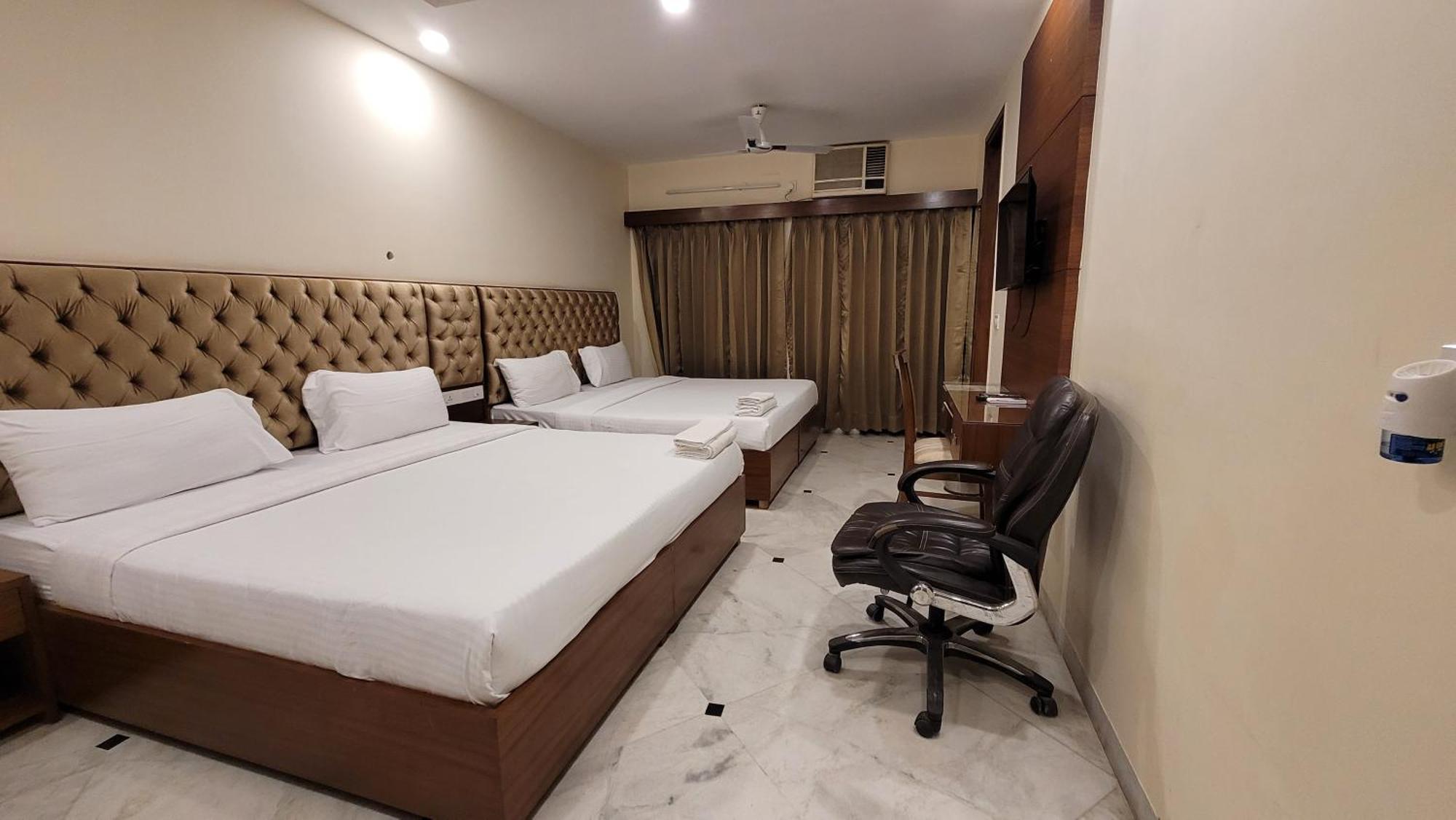 Family Room,1583167082:JPEG