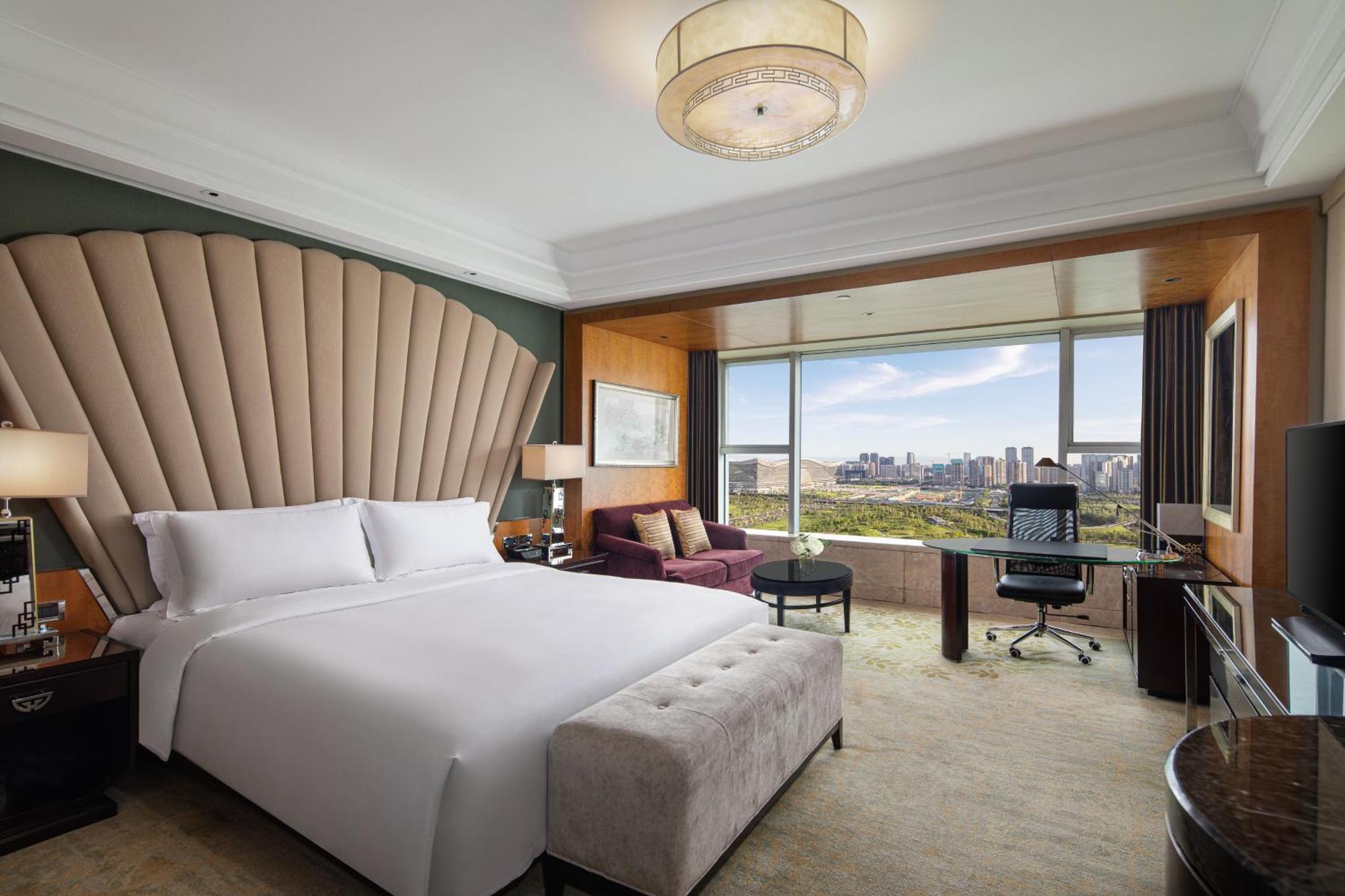 1 King Bed Premium Lounge Access,1605197617:JPEG