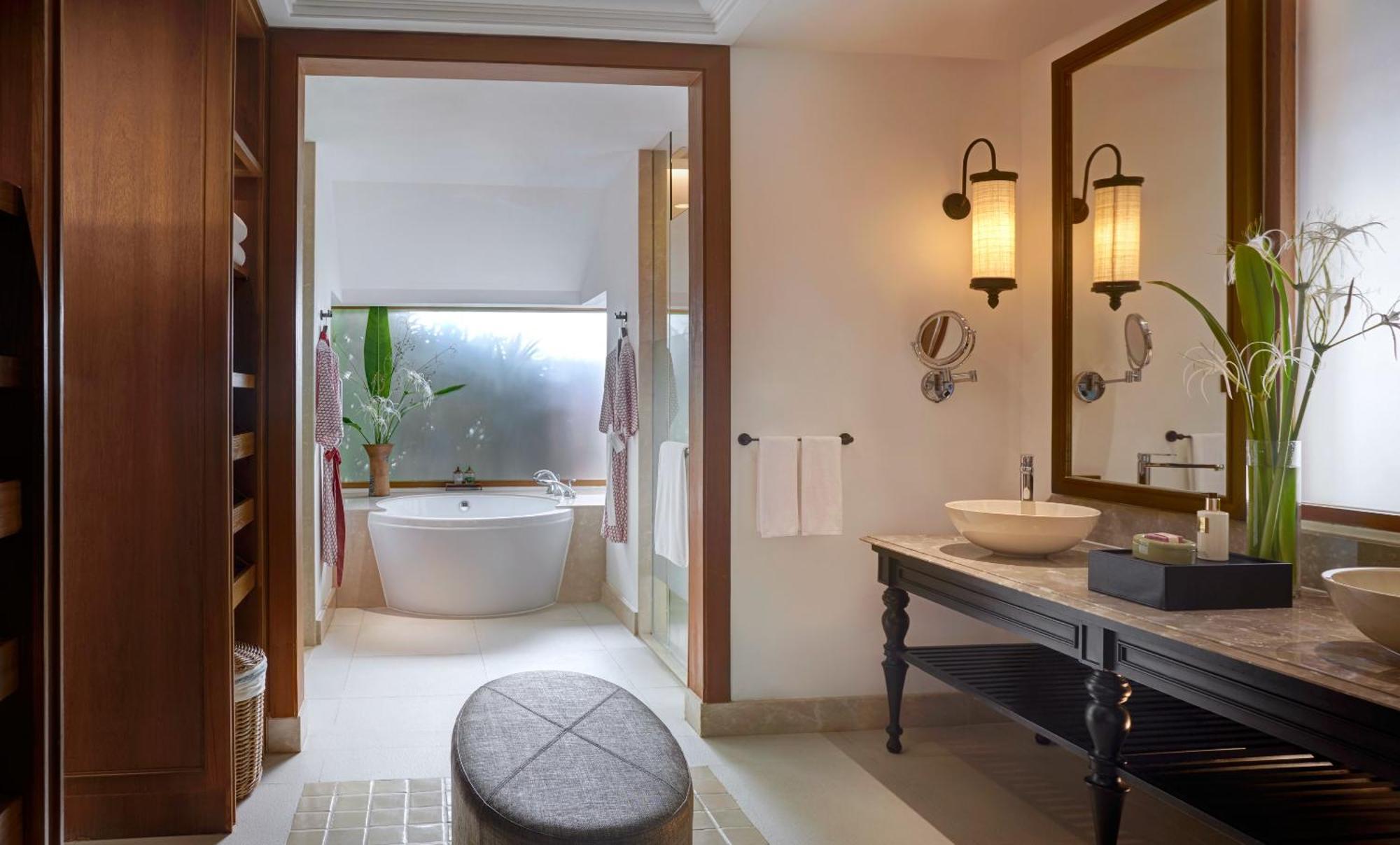 Deluxe Villa am Strand mit Tauchbecken
