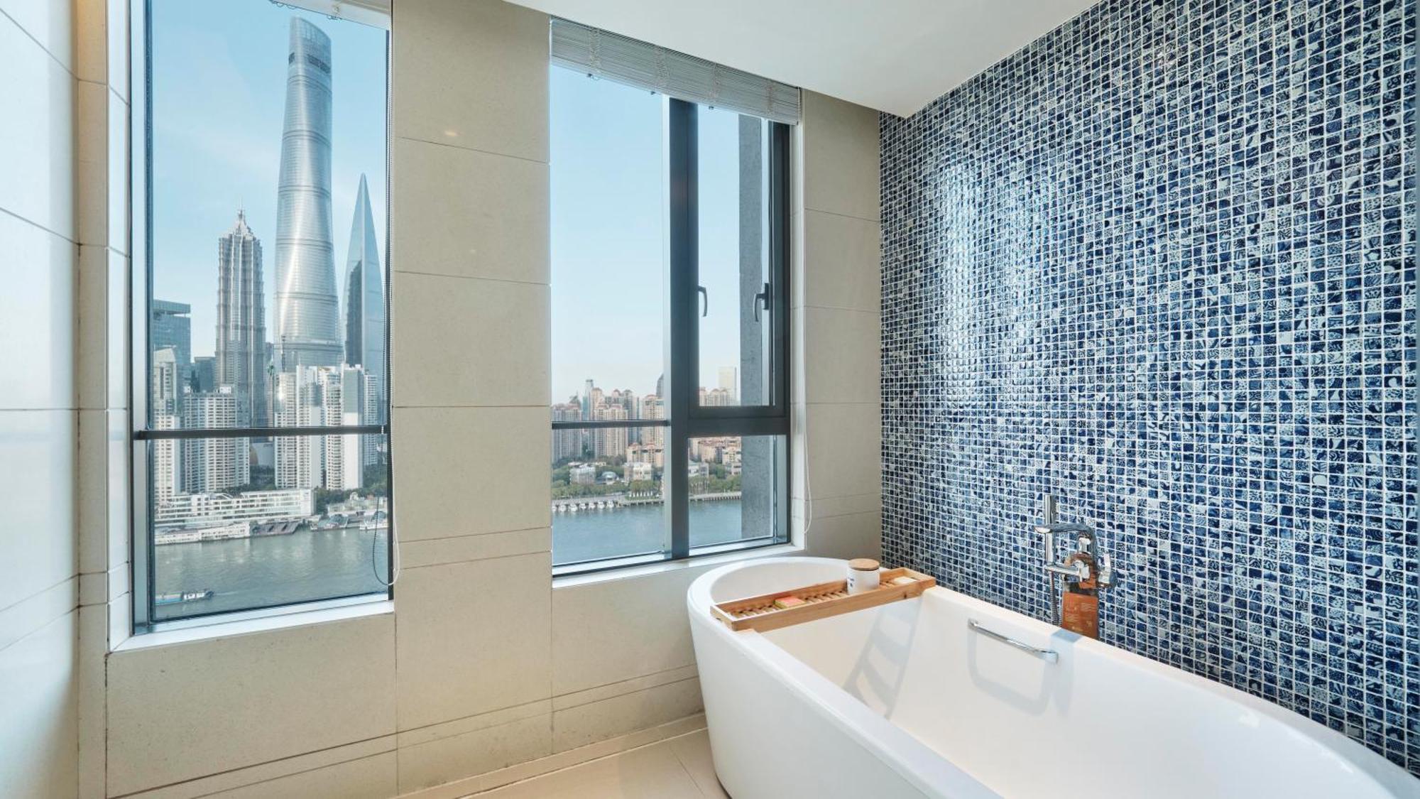 Habitación Premium con vistas al río y bañera independiente - 1 cama extragrande