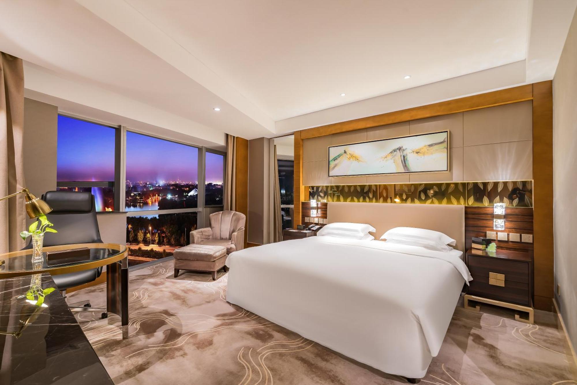 Deluxe King Room with Lake View,1591235193:JPEG