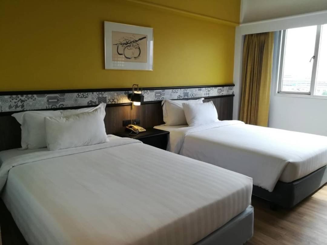Deluxe Queen Room