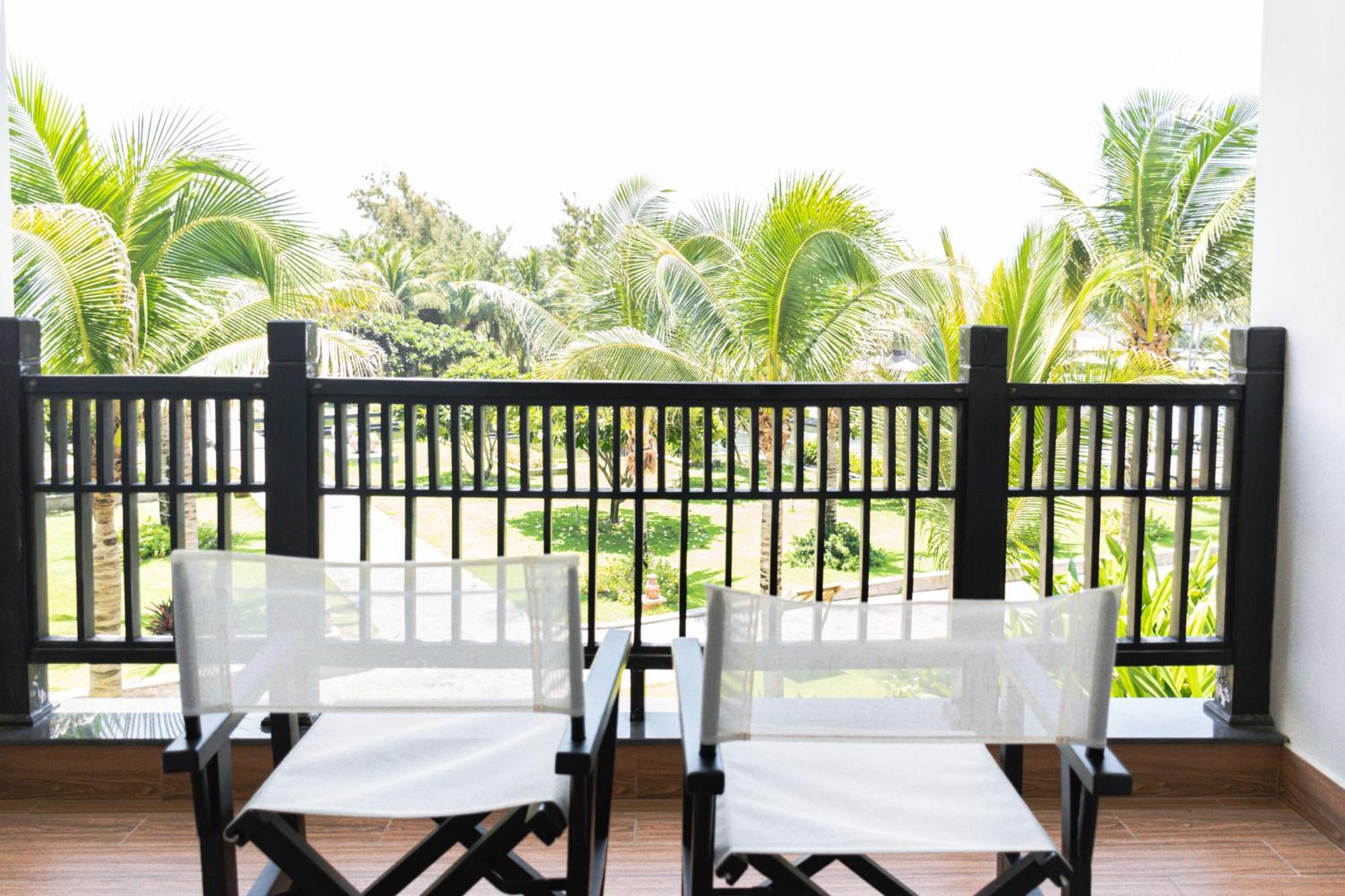 Family Room Balcony Garden View,1606559276:JPEG