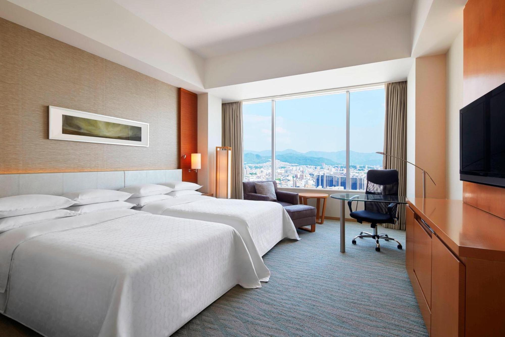 Deluxe Twin Room 2 Double City View