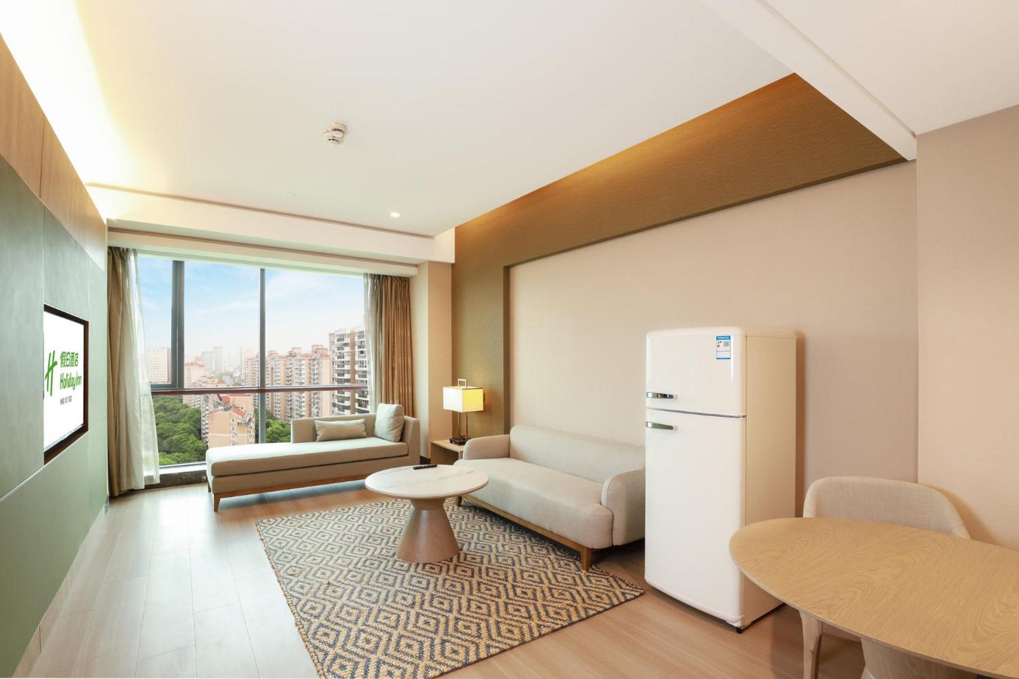 One-Bedroom King Suite