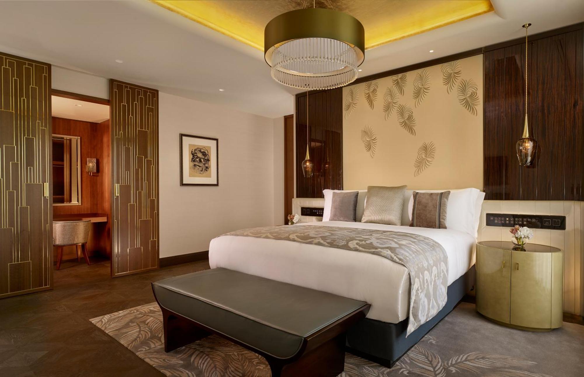 Carlton Suite with Club Lounge access, 1 King, City view,1612985751:JPEG