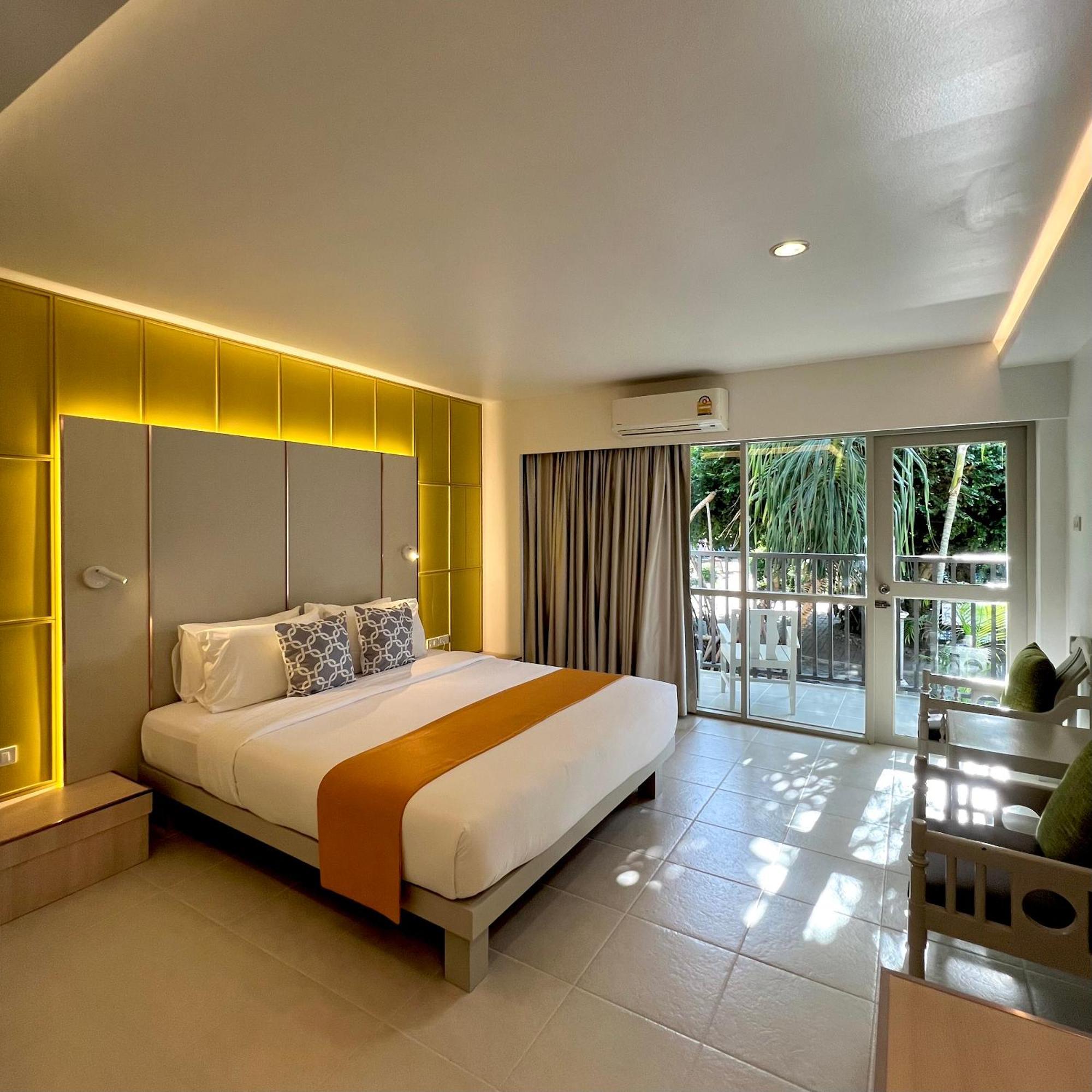 Superior Room Pool View