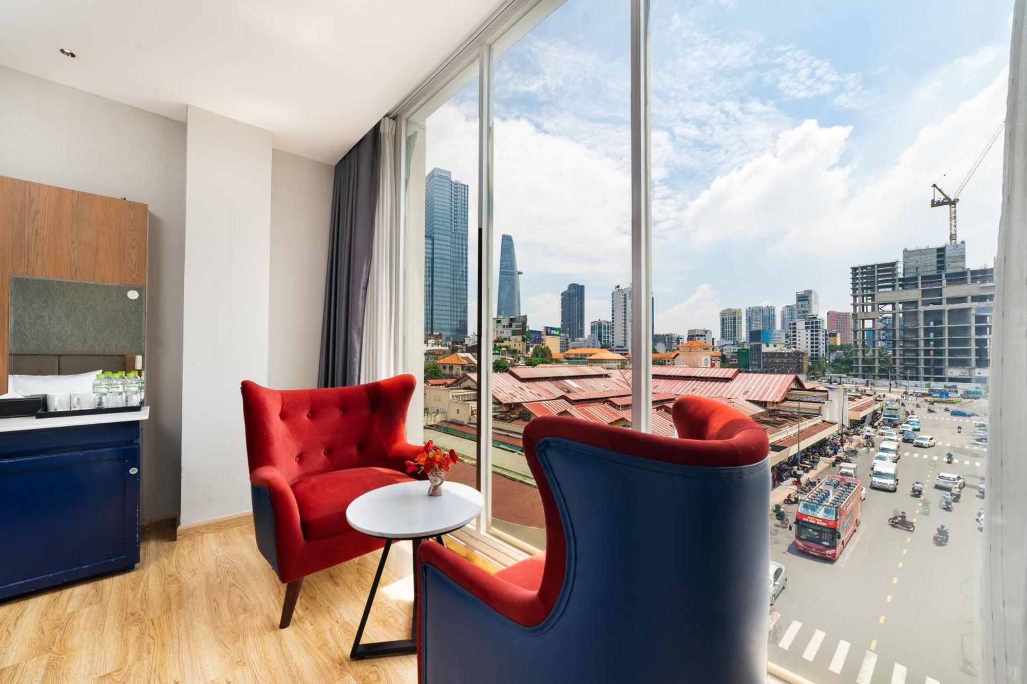 Galaxy Triple View Ben Thanh Market,1620995232:JPEG