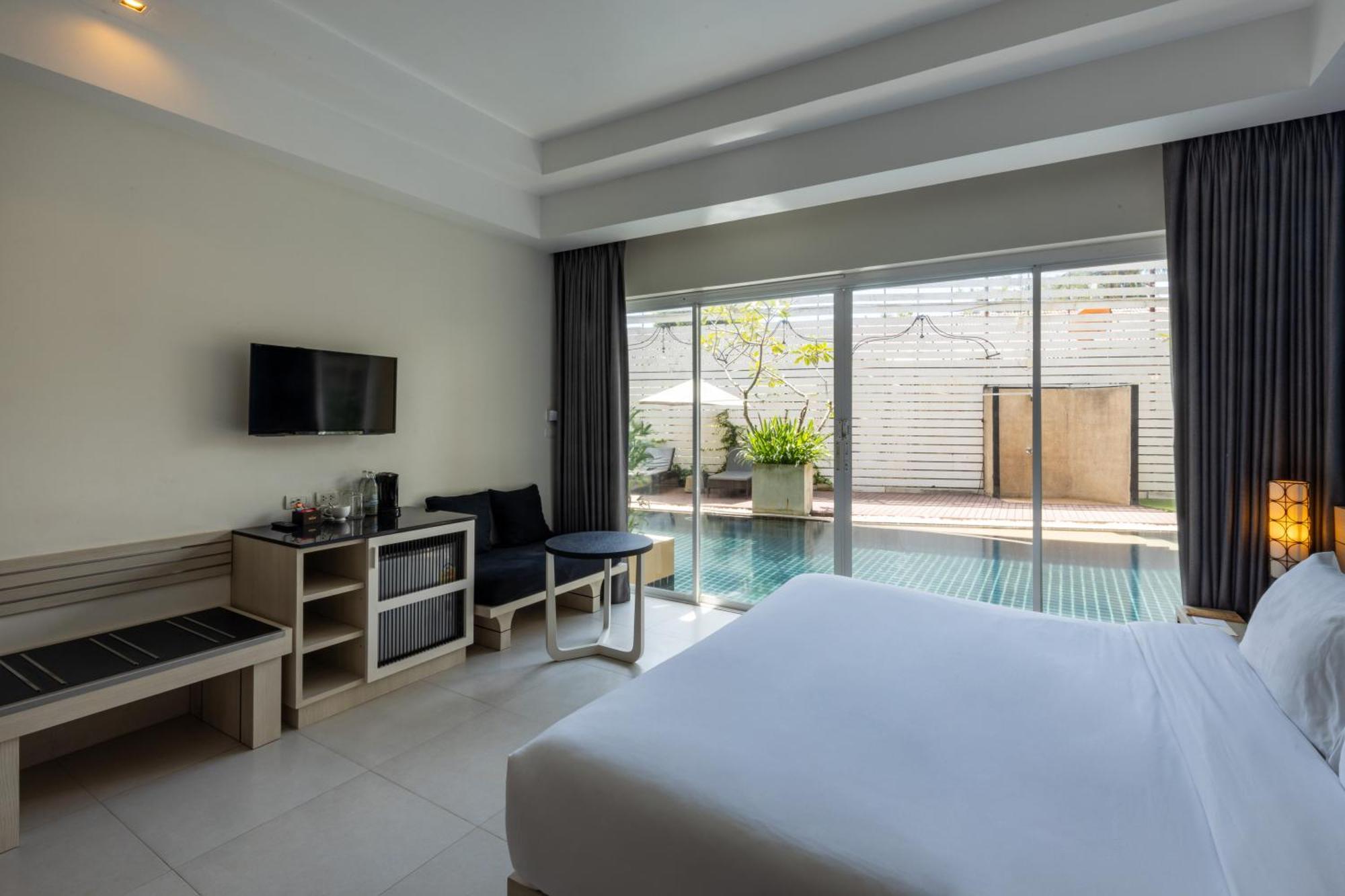 Doppel-/Zweibettzimmer mit Zugang zum Pool