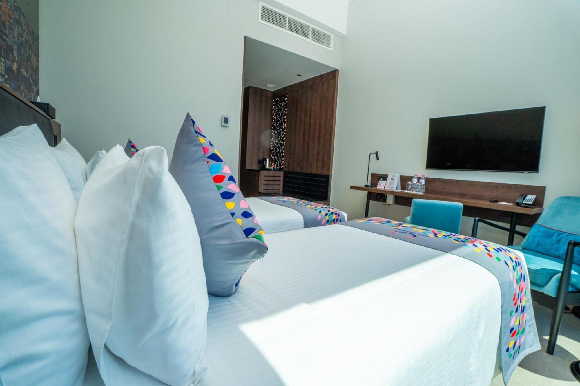Deluxe Twin Room Partial Sea View 
