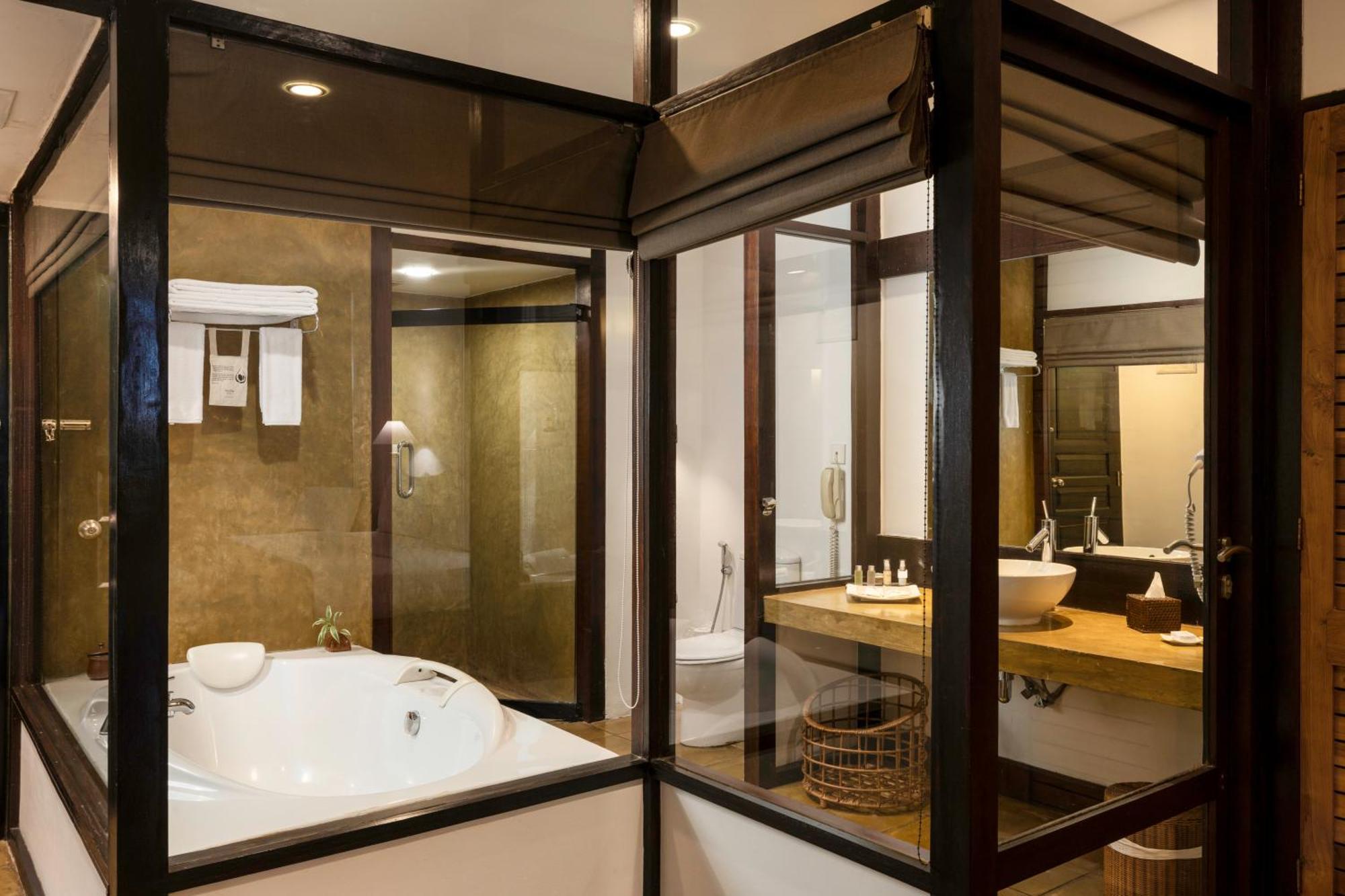 Deluxe Double Room Sea View at Center Point Black Coral & at Seaside Social restaurants