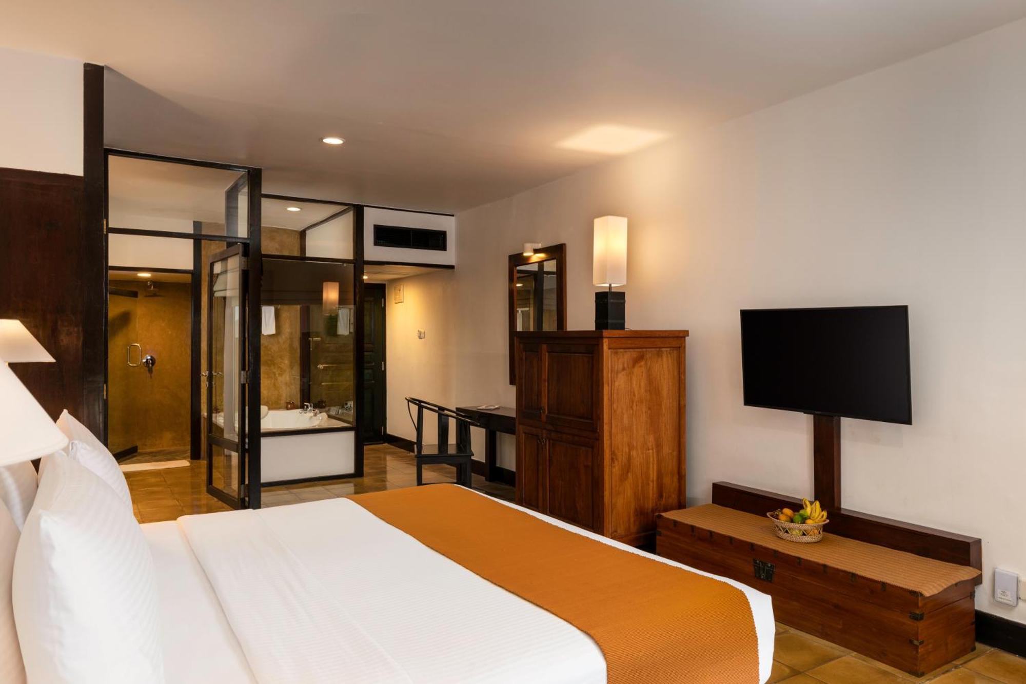 Deluxe Double Room Sea View at Center Point Black Coral & at Seaside Social restaurants
