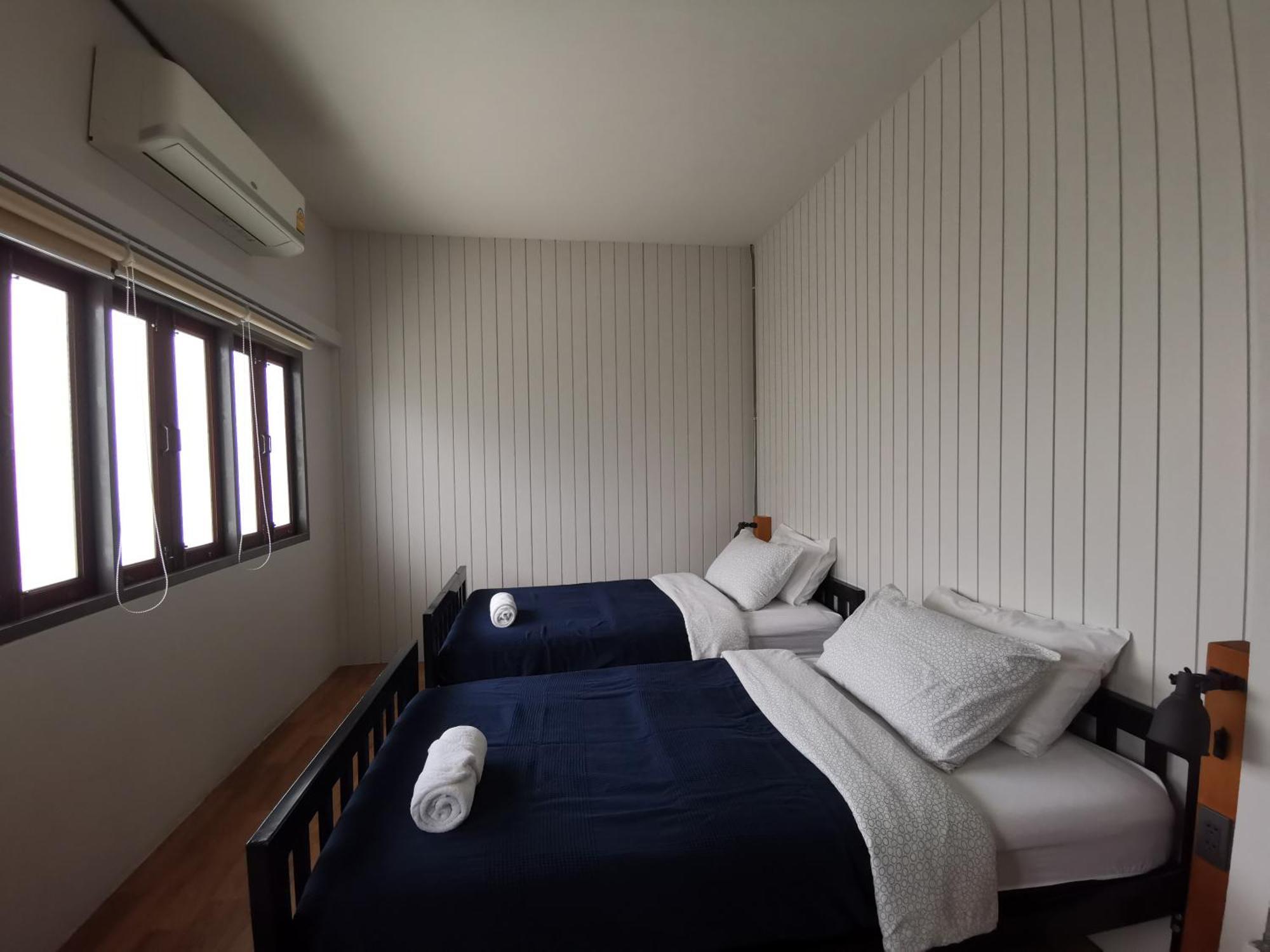 Quarto com 2 Camas de Solteiro