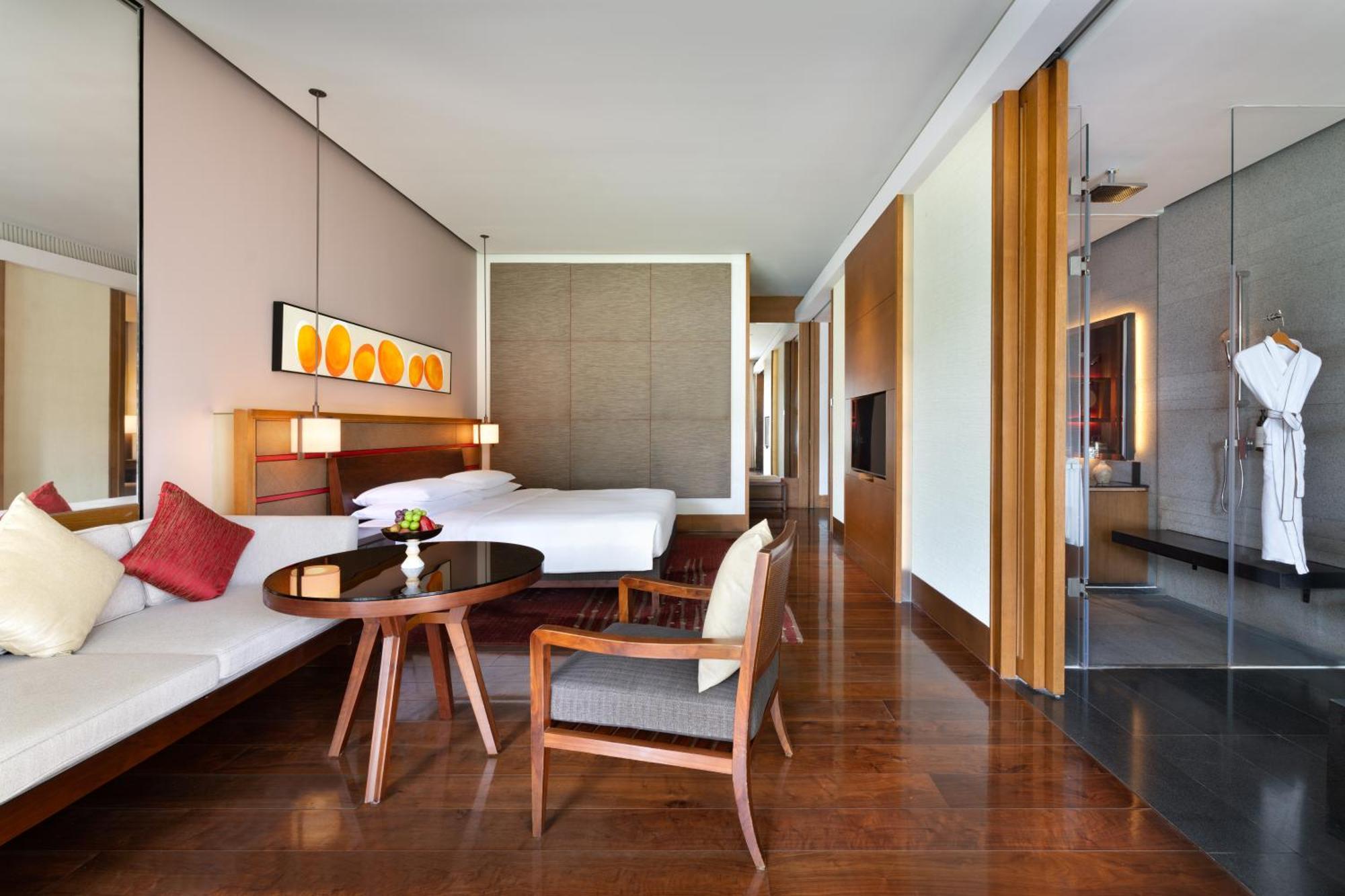 1 King Bed Courtyard with Ocean View