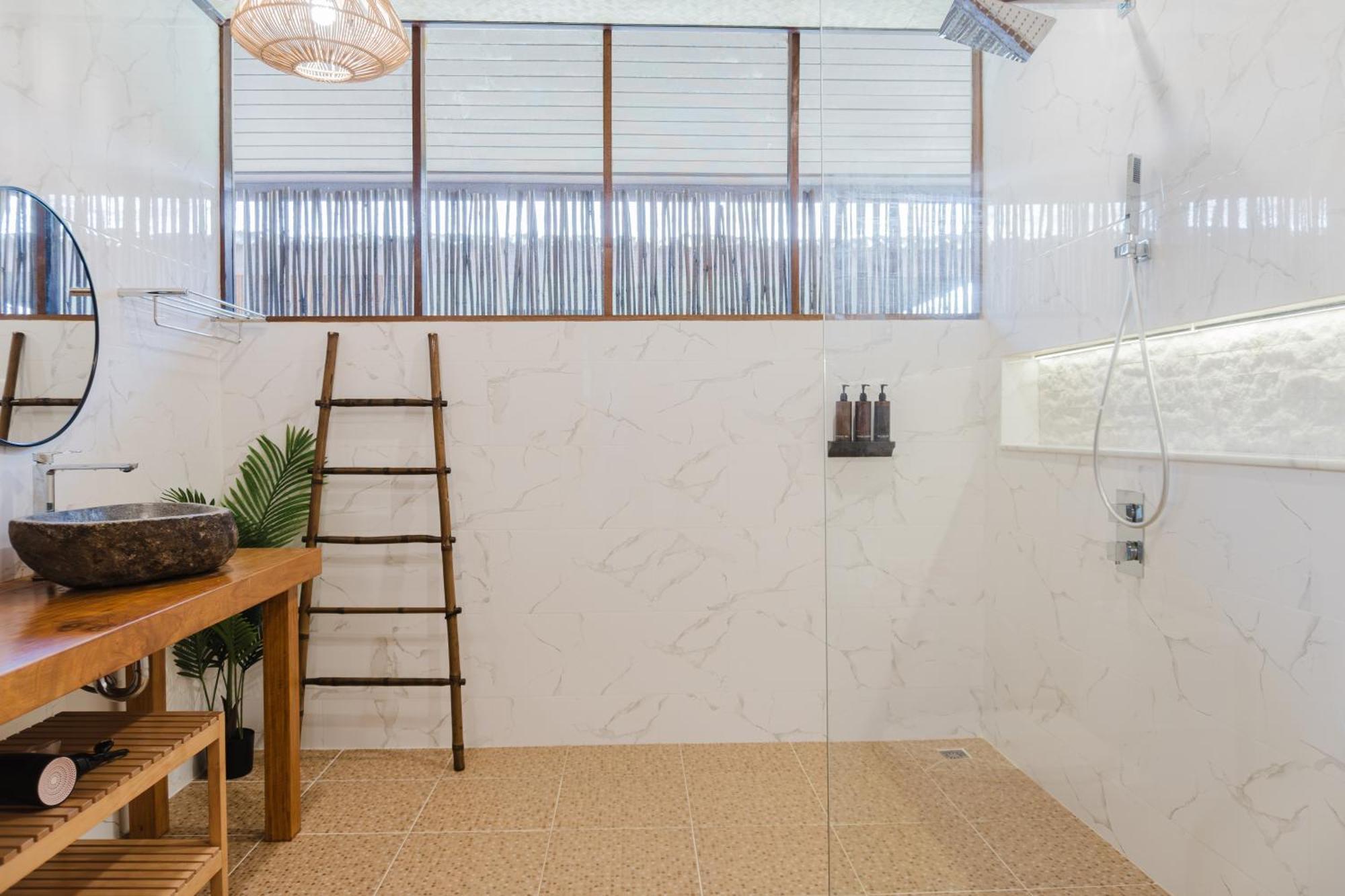 Beach Front Villa with Spa Bath,1758325647:JPEG