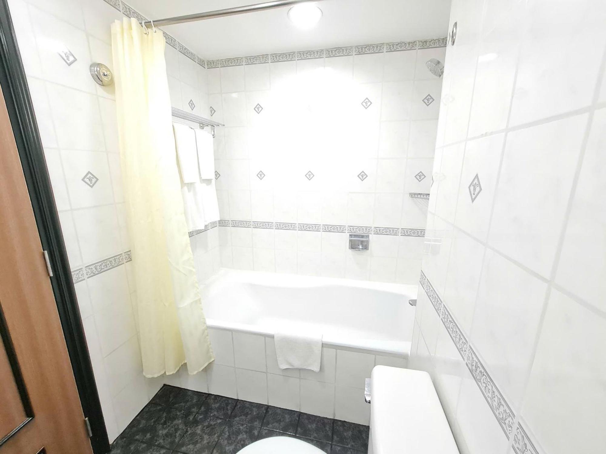 Club Twin Room City View with Club Access,1631557958:JPEG