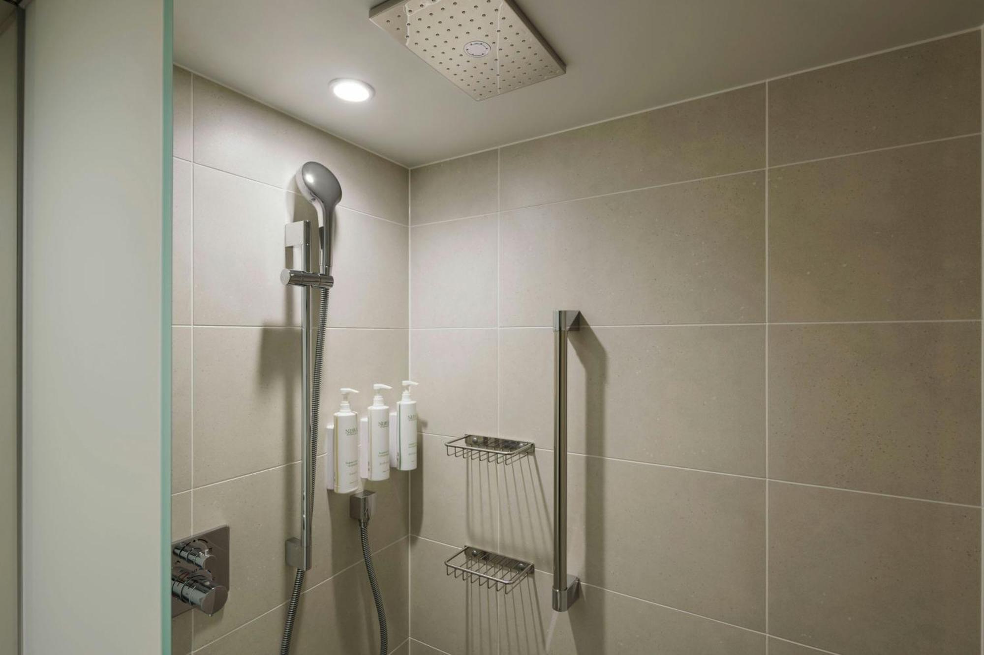 King Room with Shower,1632220502:JPEG