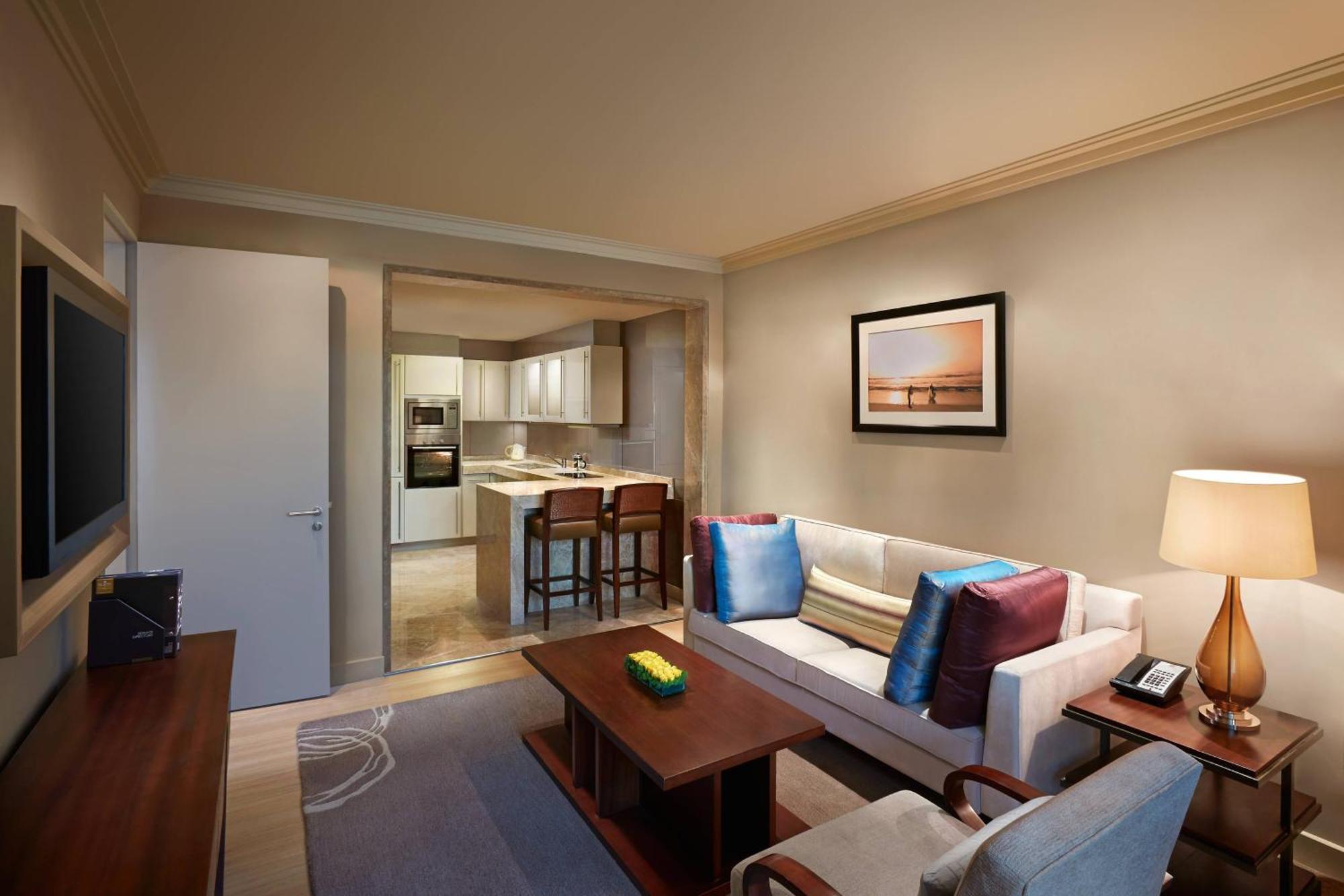 One-Bedroom Apartment, 1 Queen – South Wing,1633012609:JPEG