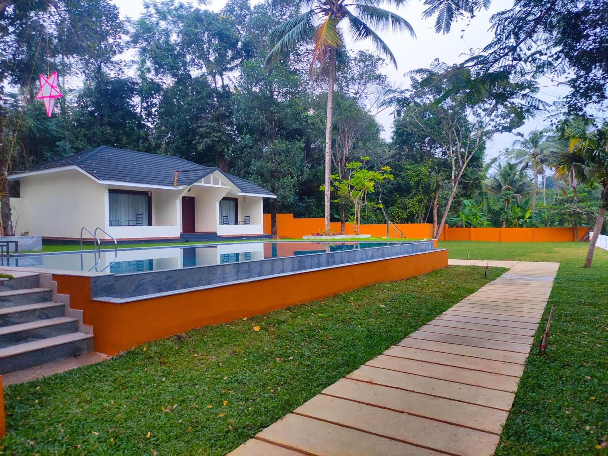Lakeview Family Cottage with Private Pool,1633683391:JPEG