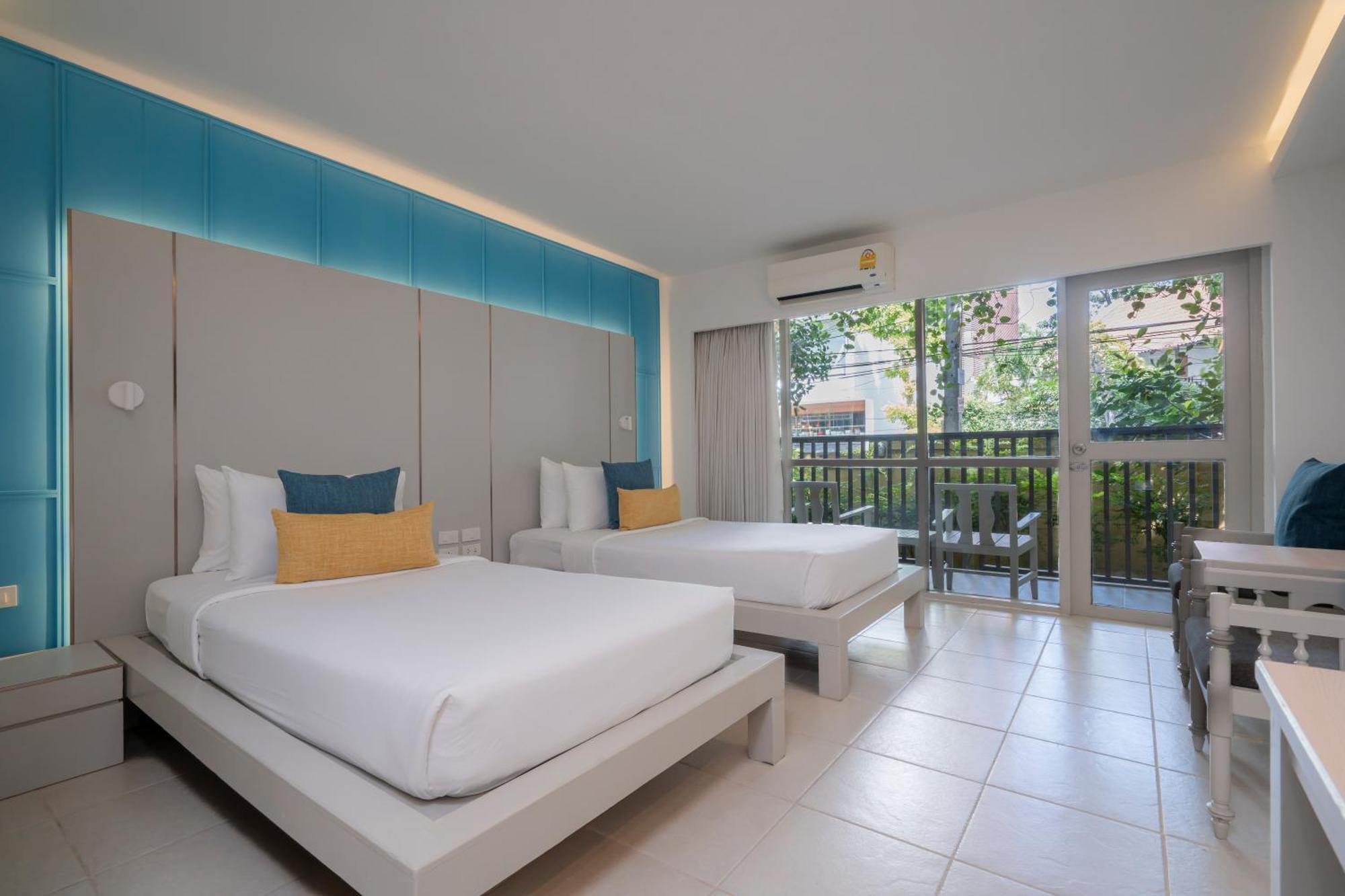 Superior Room – Street View
