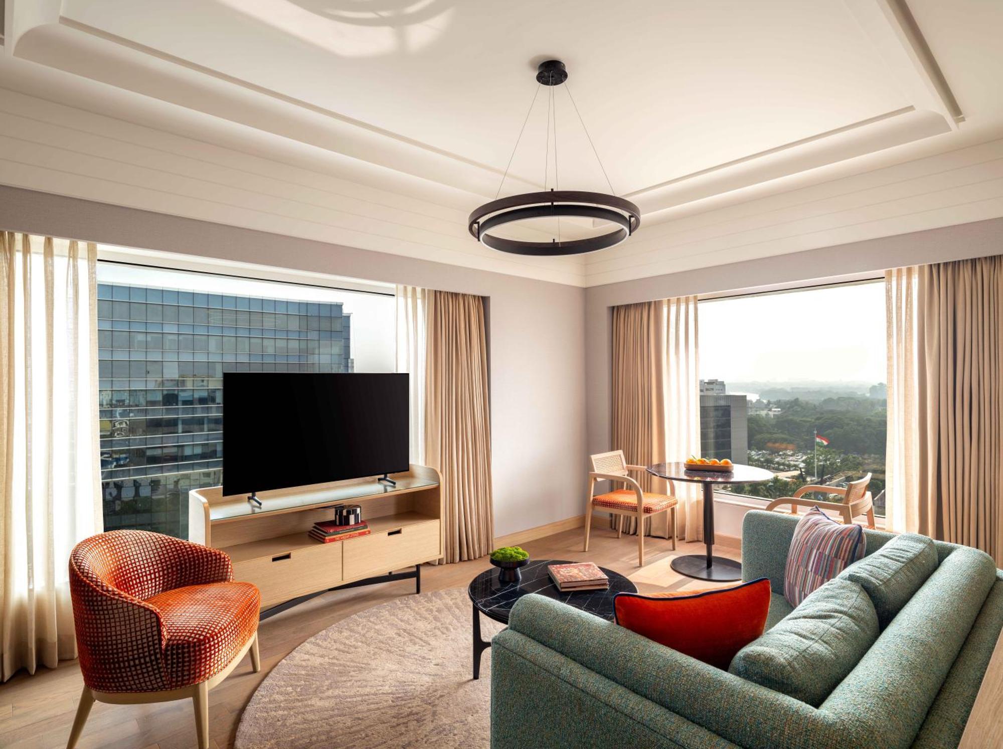 Deluxe Suite 1 King Bed - Lounge Access with Cocktail hours and One Way Airport Transfer,1646343629:JPEG