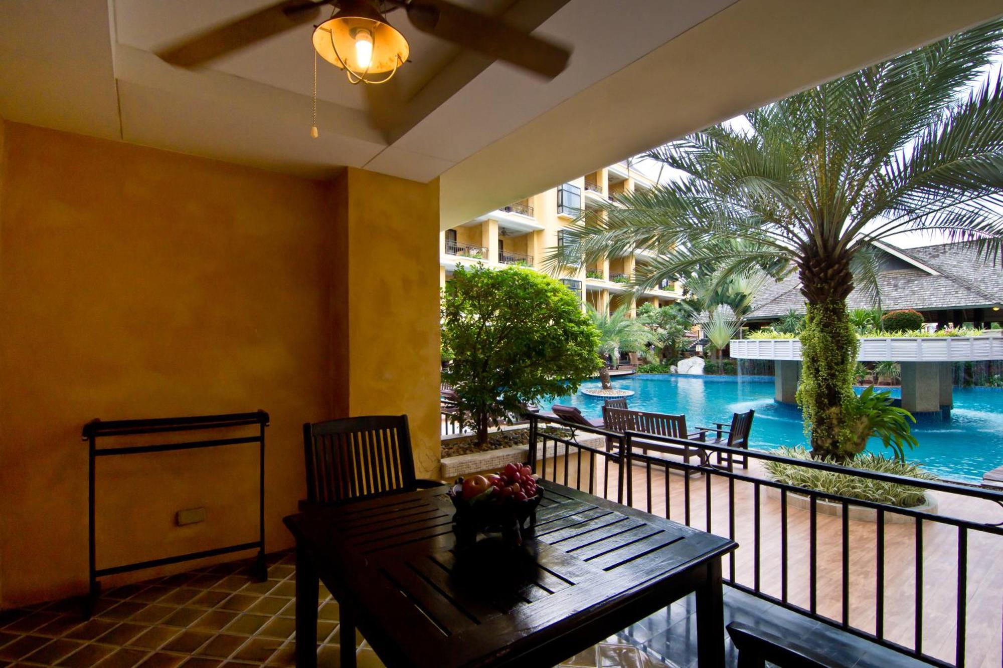 Deluxe Double Room Pool Access