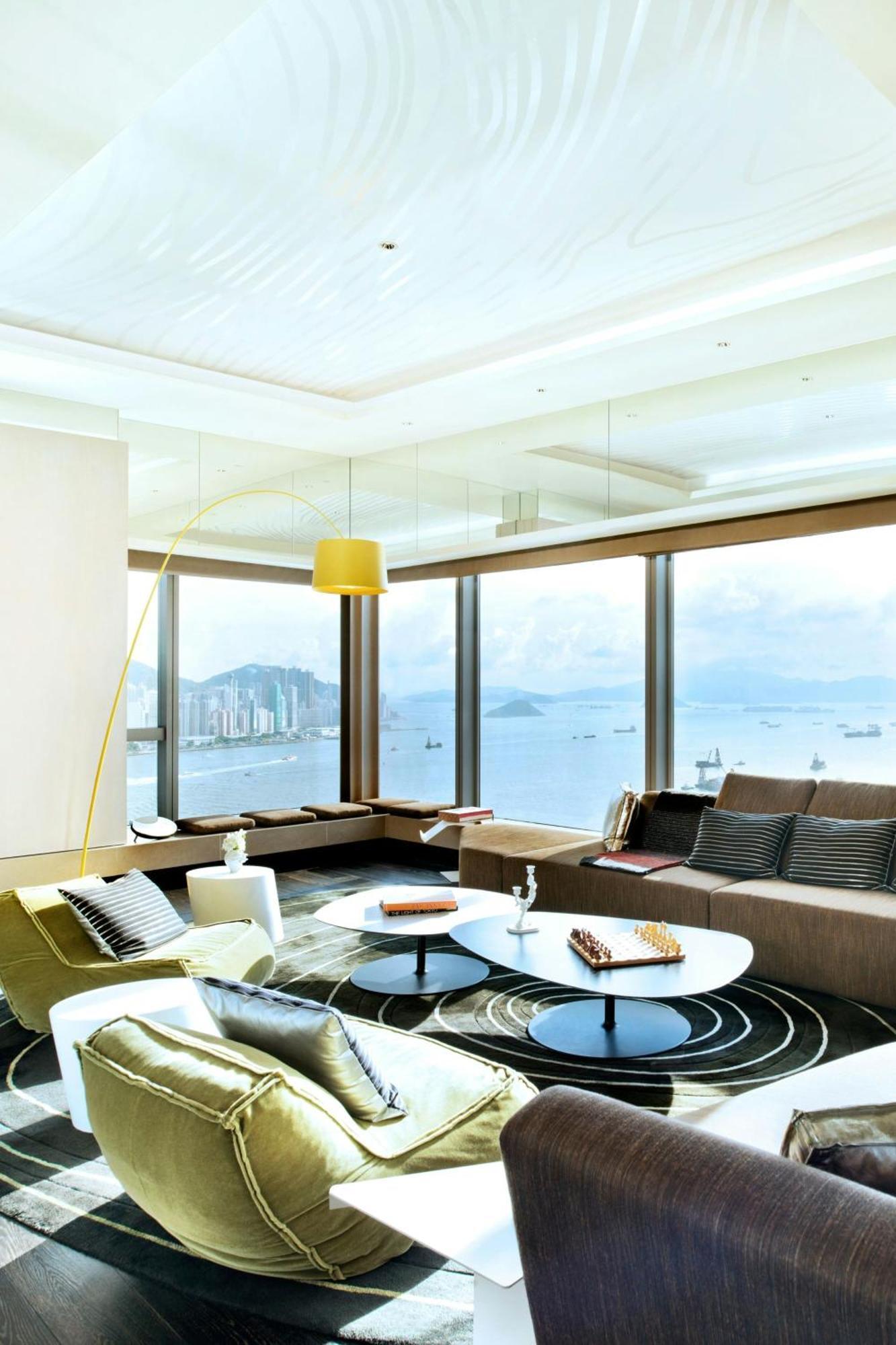 Extreme WOW Suite met kingsize bed, hydromassagebad en uitzicht op de skyline