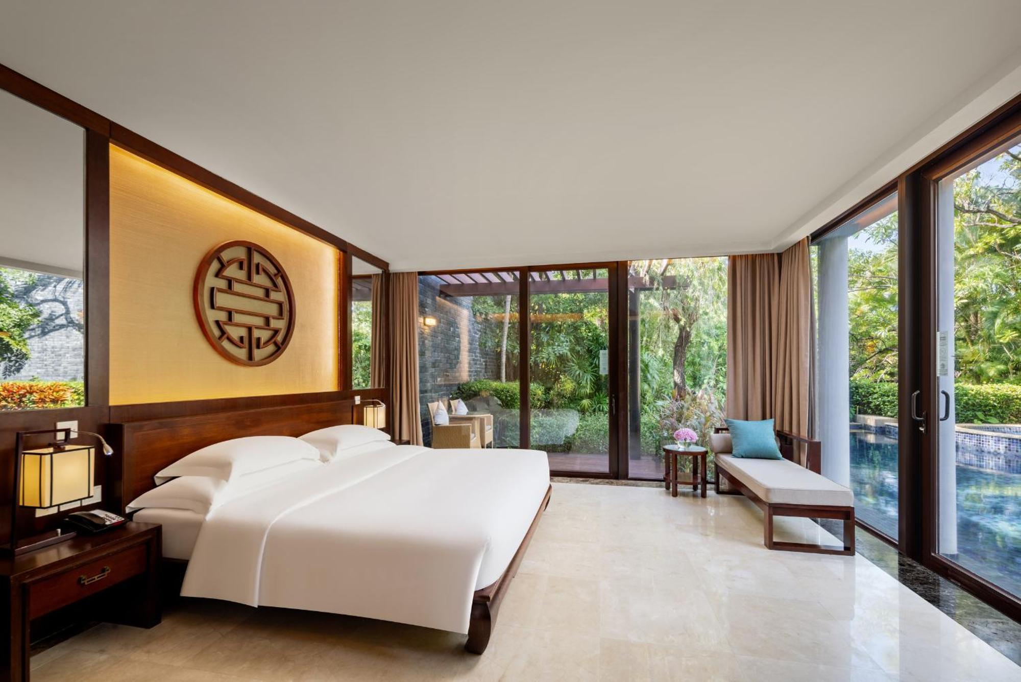 Luhuitou Two Bedroom Pool Villa Package - F&B Voucher RMB1000 (package, expensive dried seafood are not applicable) + SPA- No Threshold Voucher RMB1000 + Free Minibar