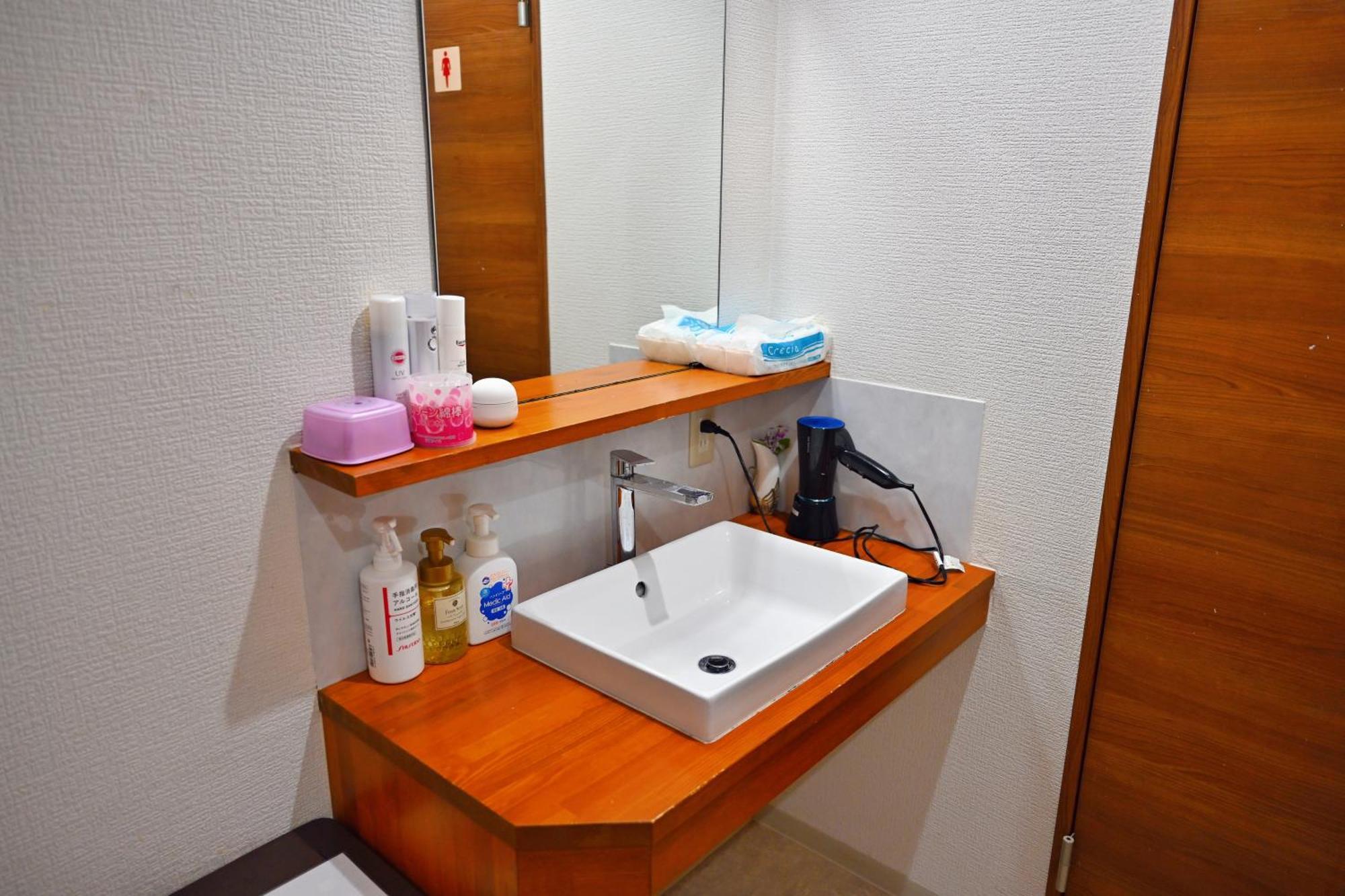 Single Bed 10-Bed Dormitory Room