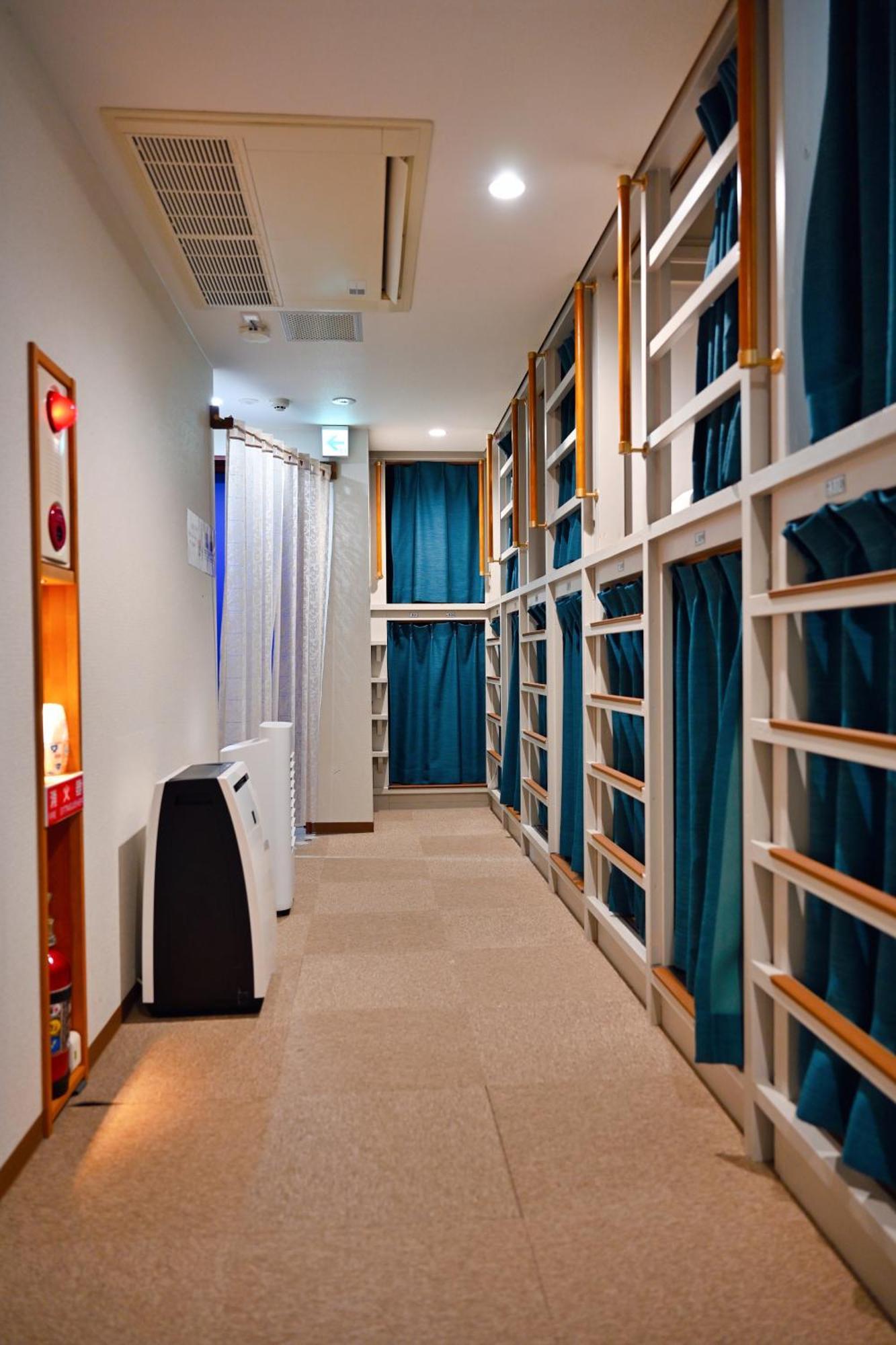 Single Bed 10-Bed Dormitory Room