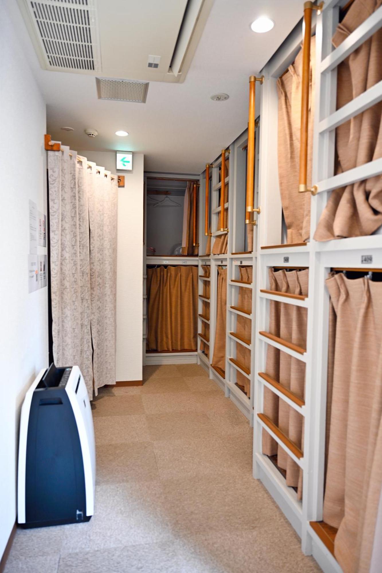 Single Bed 10-Bed Dormitory Room