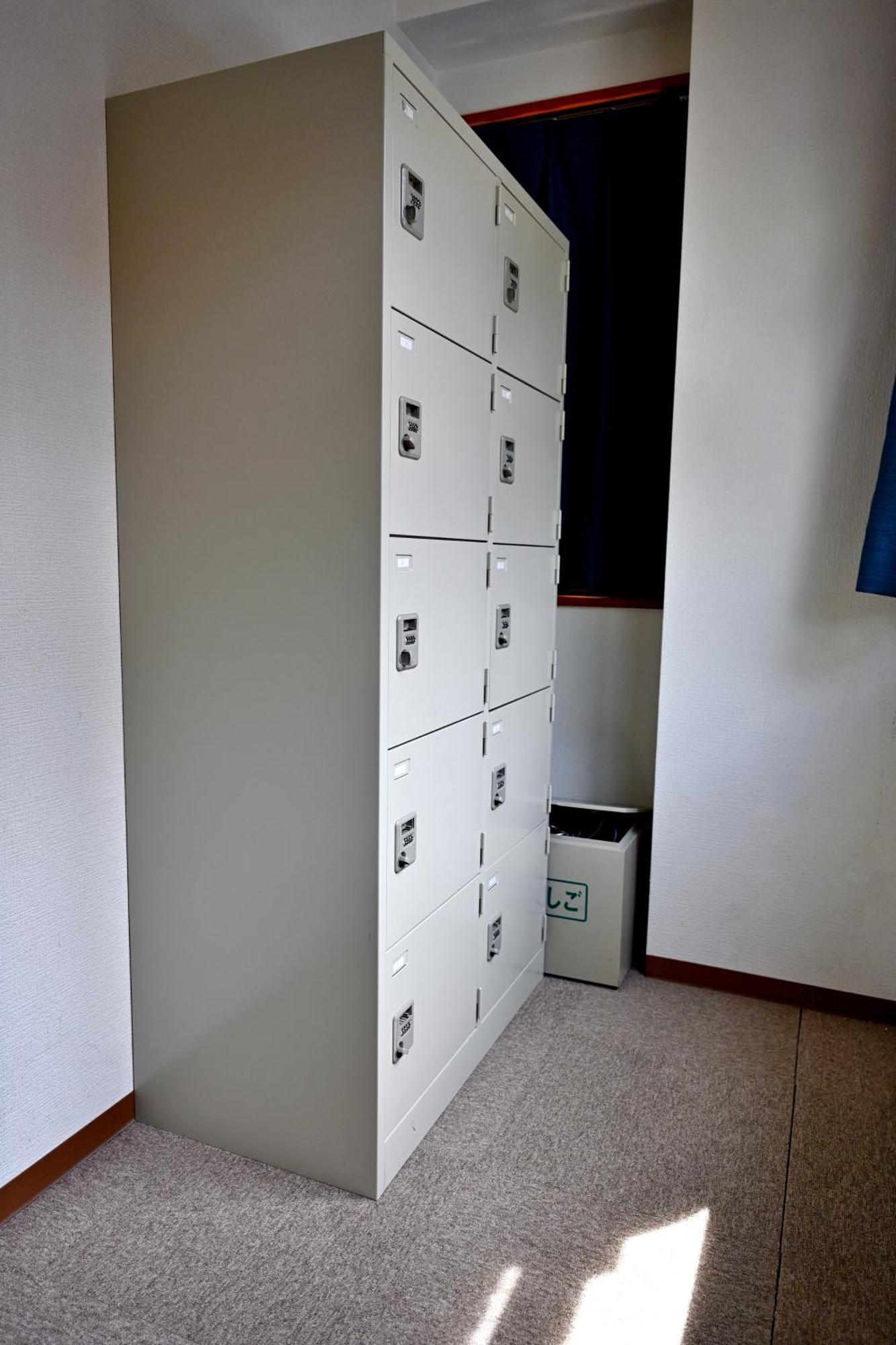 Single Bed 10-Bed Dormitory Room