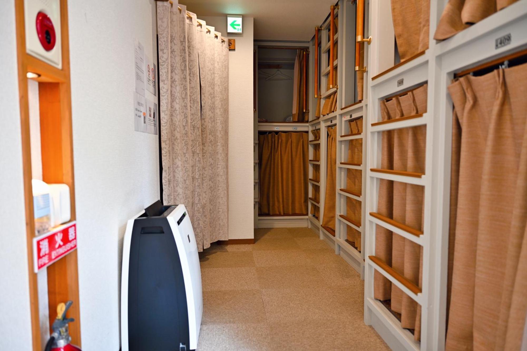 Single Bed 10-Bed Dormitory Room